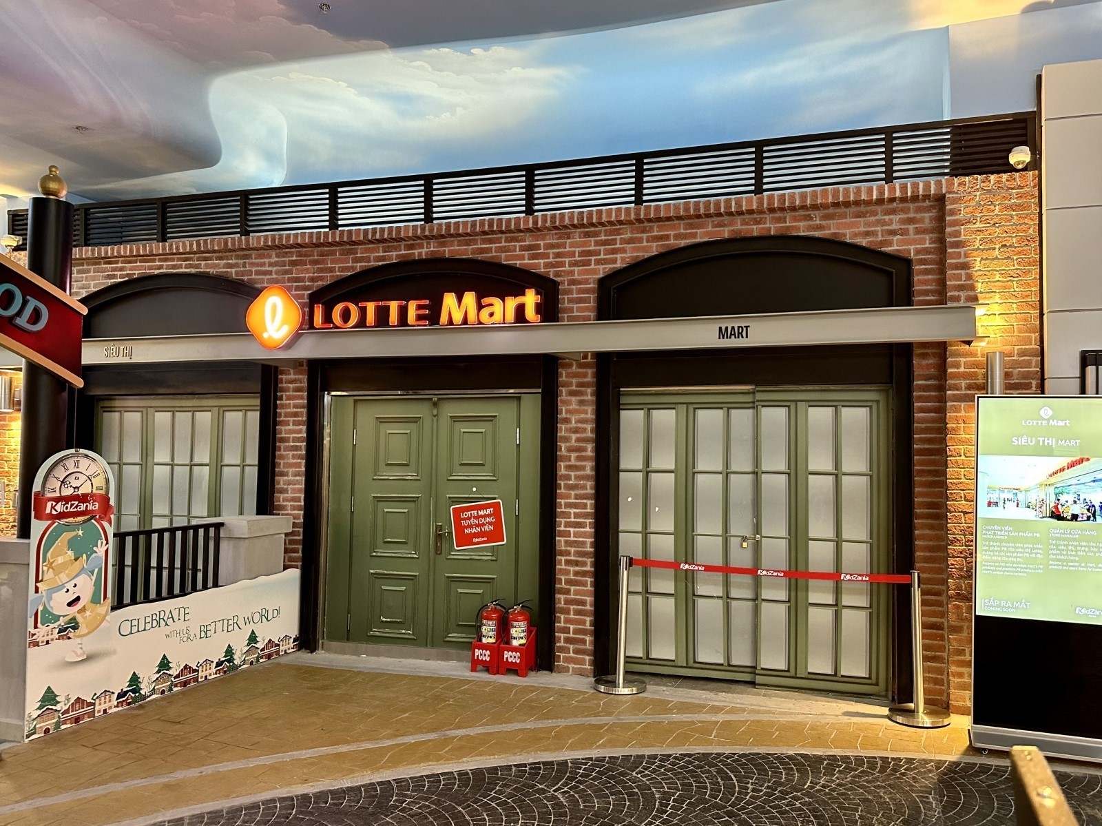 Si&ecirc;u thị LOTTE MART m&ocirc; phỏng theo tỉ lệ 2/3 so với thế giới thực (photo: KidZania).