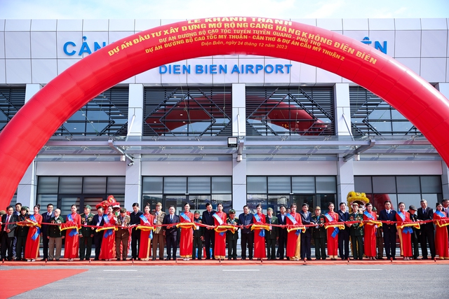 Thủ tướng Phạm Minh Chính và các đại biểu cắt băng khánh thành Link Trang Chủ PG88.Com Mới #2026 - Ảnh VGP.