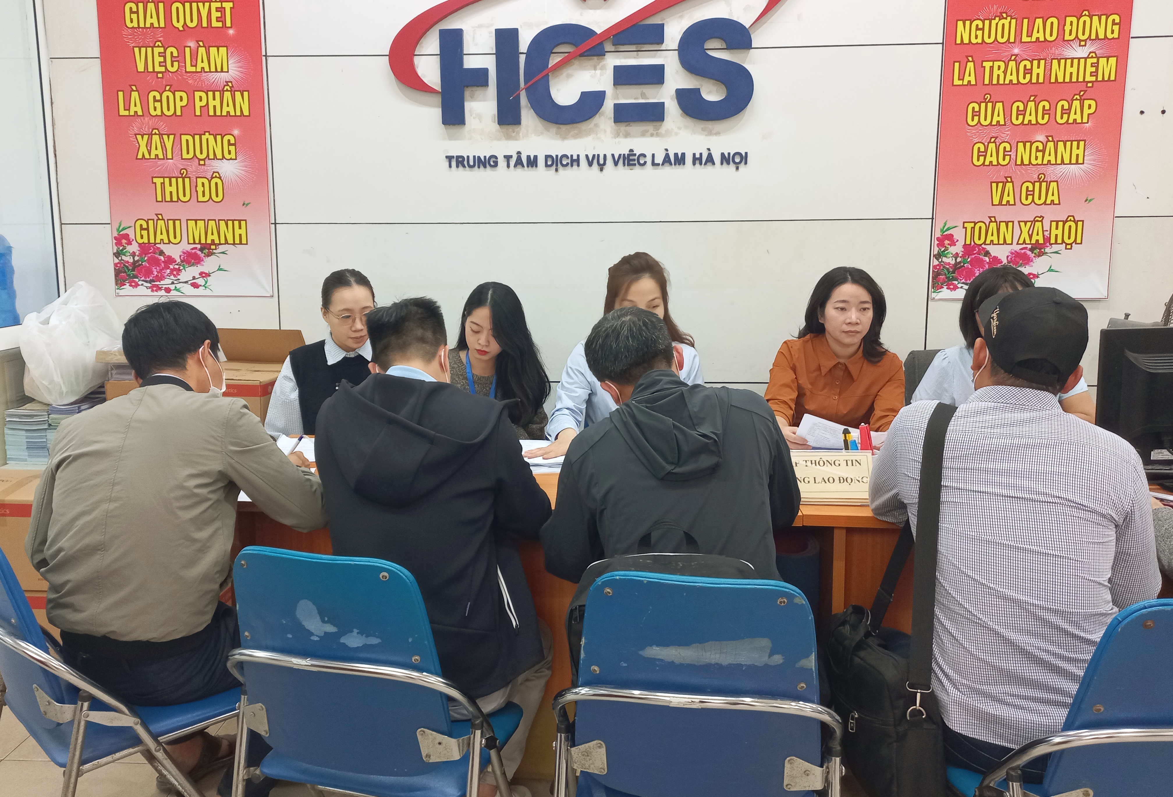 Người PG88 Sòng bạc trực tuyến TOP 1 Việt Nam | Casino, Nổ Hũ đăng k&yacute; t&igrave;m việc tại H&agrave; Nội. Ảnh - Nhật Dương.