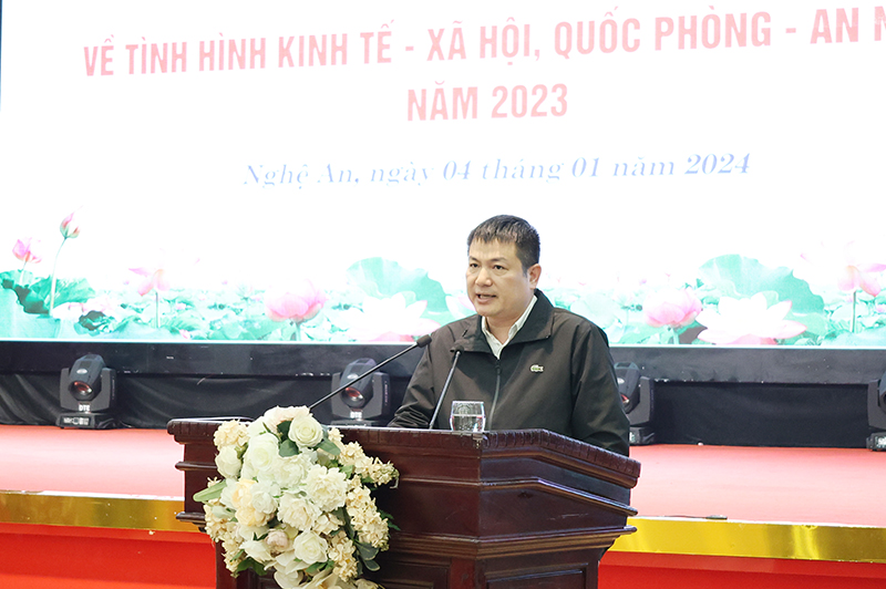 &nbsp;&Ocirc;ng Hồ Phi Triều, Ph&oacute; Gi&aacute;m đốc Sở KH&ĐT ph&aacute;t biểu tại buổi họp b&aacute;o