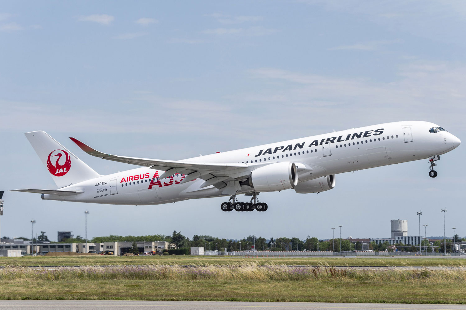 Theo h&atilde;ng sản xuất Airbus, d&ograve;ng m&aacute;y bay A350 sử dụng 