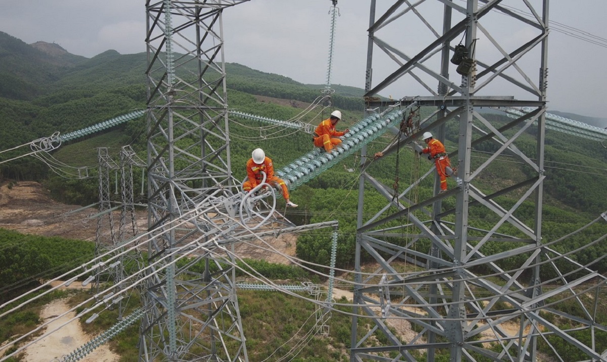 Đảm bảo vận h&agrave;nh an to&agrave;n đường d&acirc;y 500 kV Bắc - Nam.