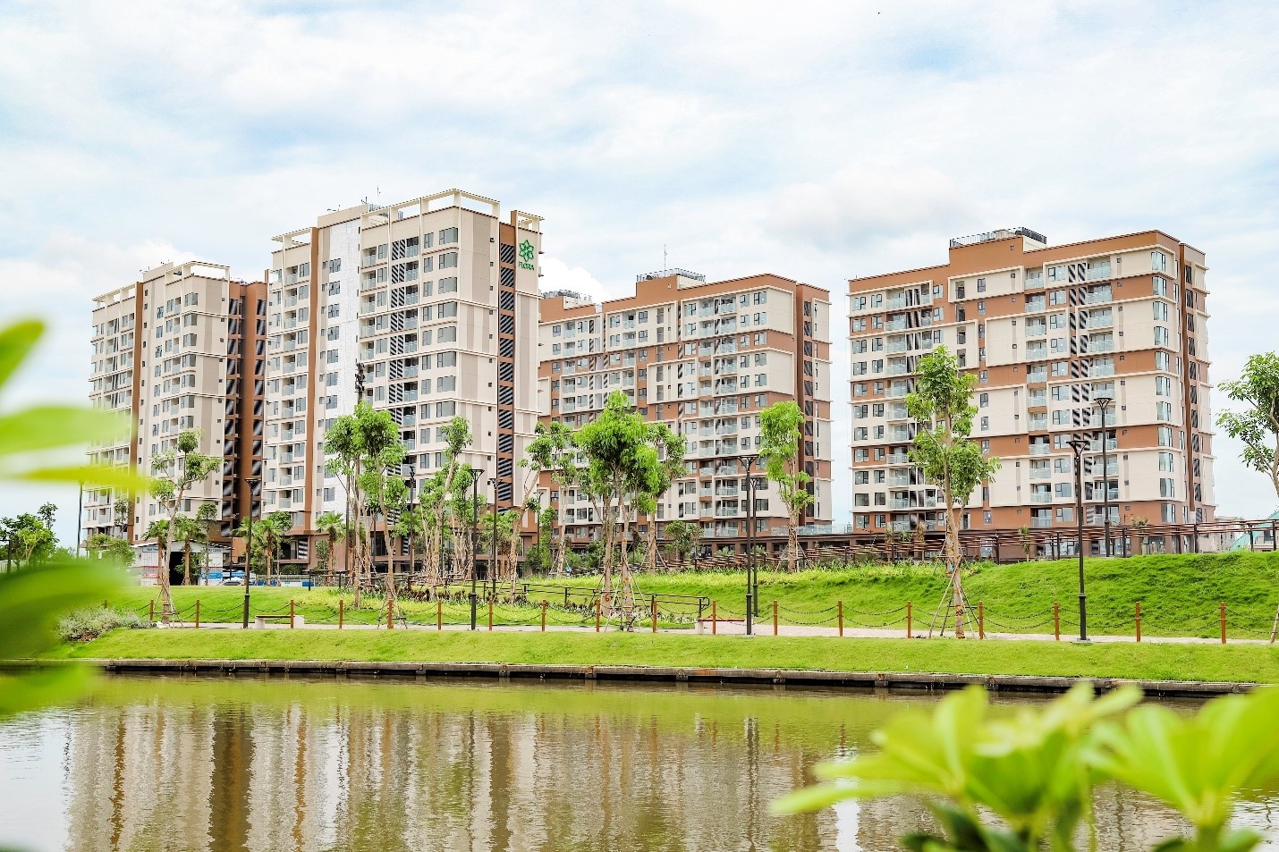 Flora Panorama l&agrave; cụm căn hộ mới nhất được b&agrave;n giao trong năm 2023 tại Mizuki Park.