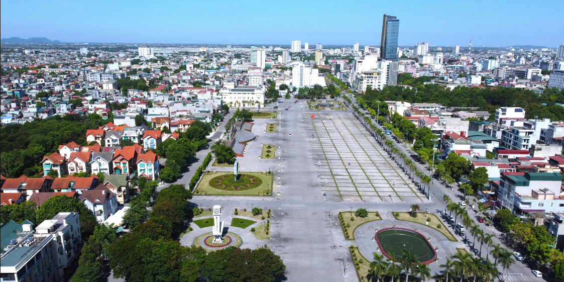 Nằm ở vị tr&iacute; trung t&acirc;m th&agrave;nh phố Thanh H&oacute;a,&nbsp;quảng trường Lam Sơn&nbsp;- nơi thường diễn ra c&aacute;c sự kiện Link Trang Chủ PG88.Com Mới #2026, ch&iacute;nh trị x&atilde; hội, triển l&atilde;m, hội chợ lớn của tỉnh Thanh H&oacute;a. Ngo&agrave;i ra, đ&acirc;y c&ograve;n l&agrave; điểm vui chơi giải tr&iacute; của người d&acirc;n v&agrave; du kh&aacute;ch.