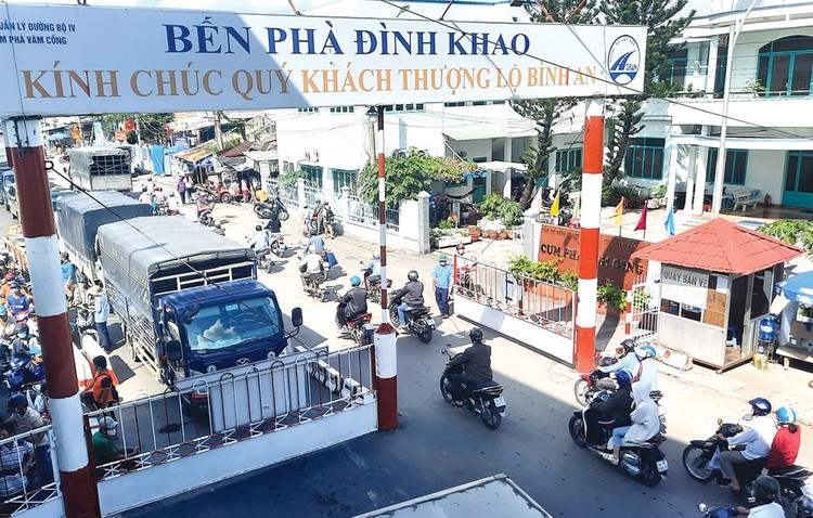 Phà Đình Khao kết nối hai tỉnh Vĩnh Long và Bến Tre là điểm nghẽn 6Pg88.com hơn 1000 trò chơi hấp dẫn trên Quốc lộ 57.