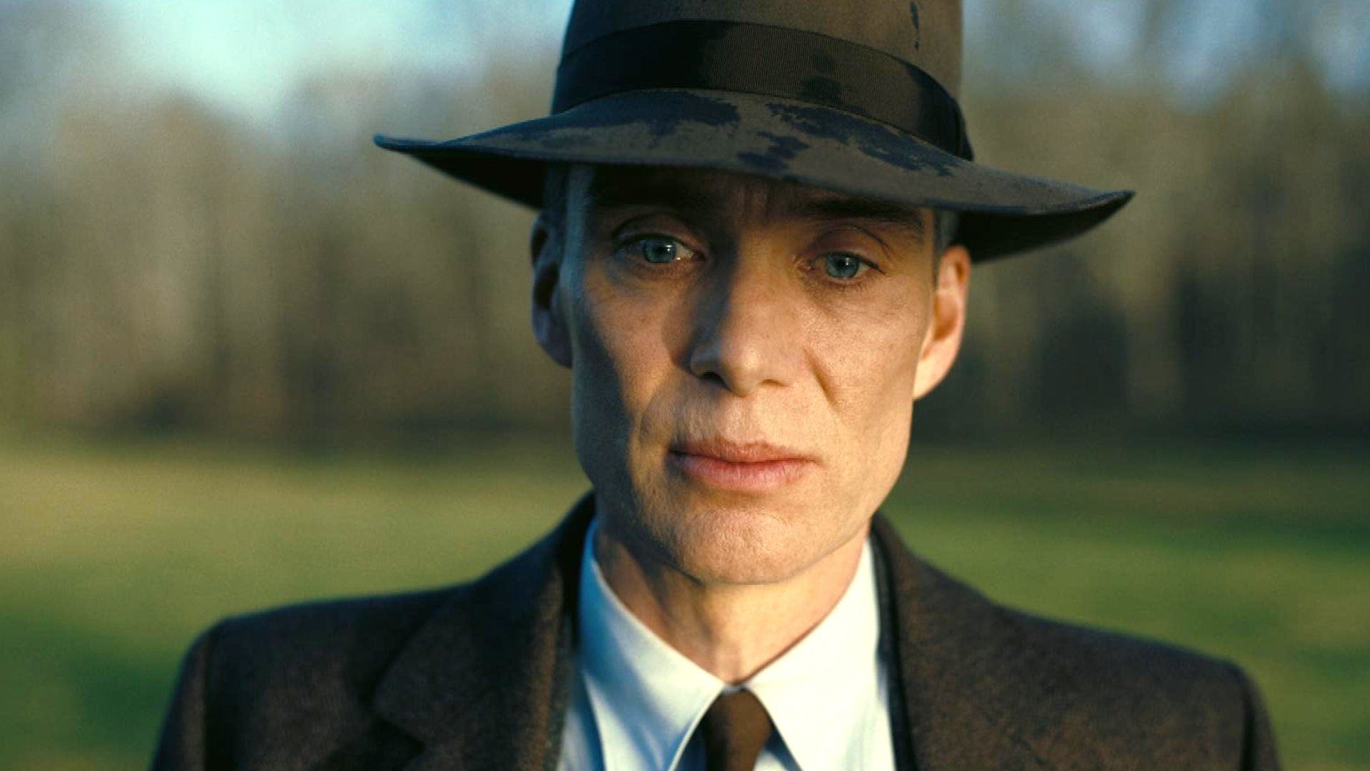 C&aacute;c bạn diễn trong phim so s&aacute;nh đ&ocirc;i mắt xanh của Cillian Murphy c&oacute; sức ảnh hưởng mạnh như vũ kh&iacute; hạt nh&acirc;n.