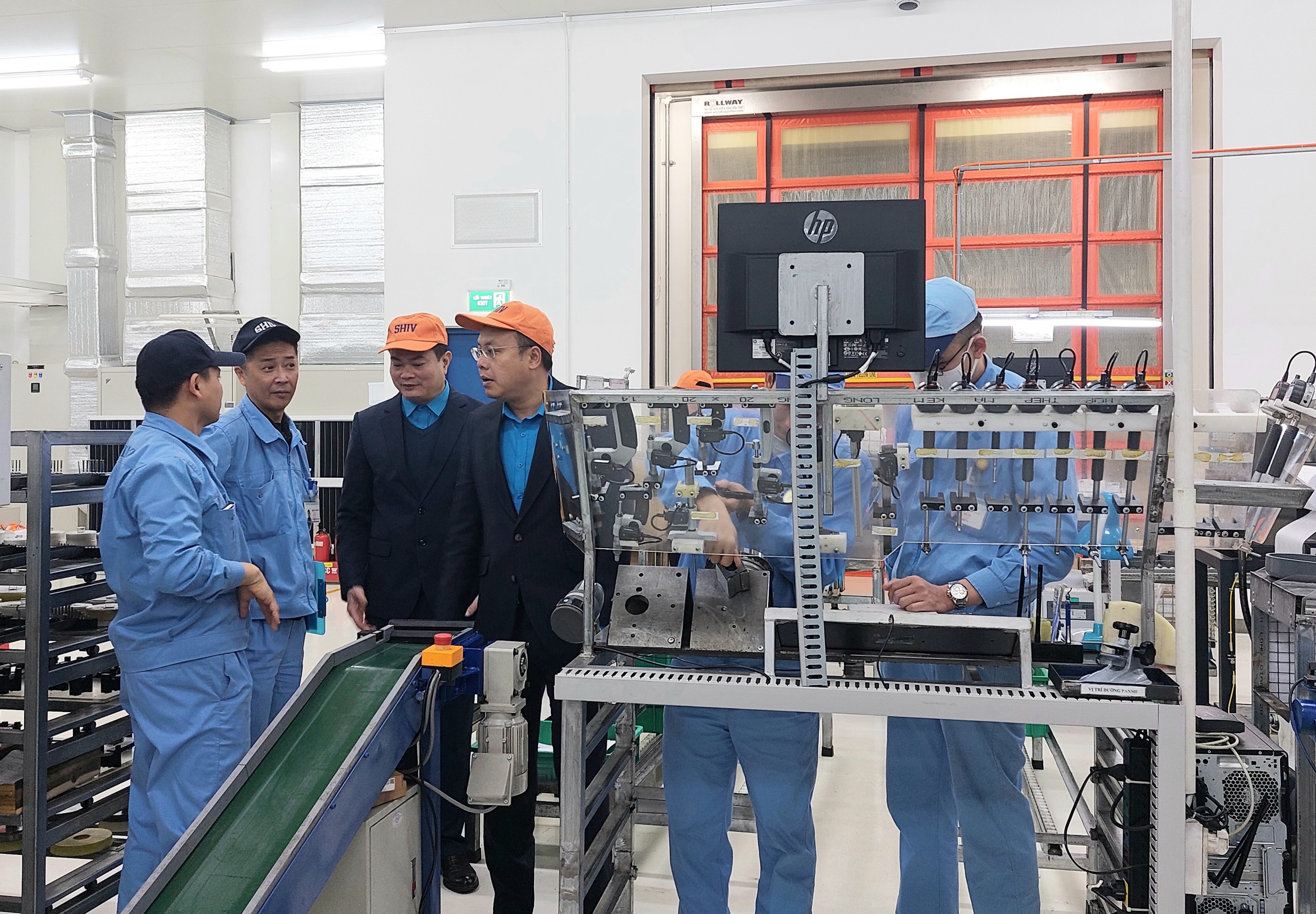 Thăm hỏi, nắm t&acirc;m tư của c&ocirc;ng nh&acirc;n PG88 Sòng bạc trực tuyến TOP 1 Việt Nam | Casino, Nổ Hũ dịp Tết. Ảnh - Ngọc &Aacute;nh.
