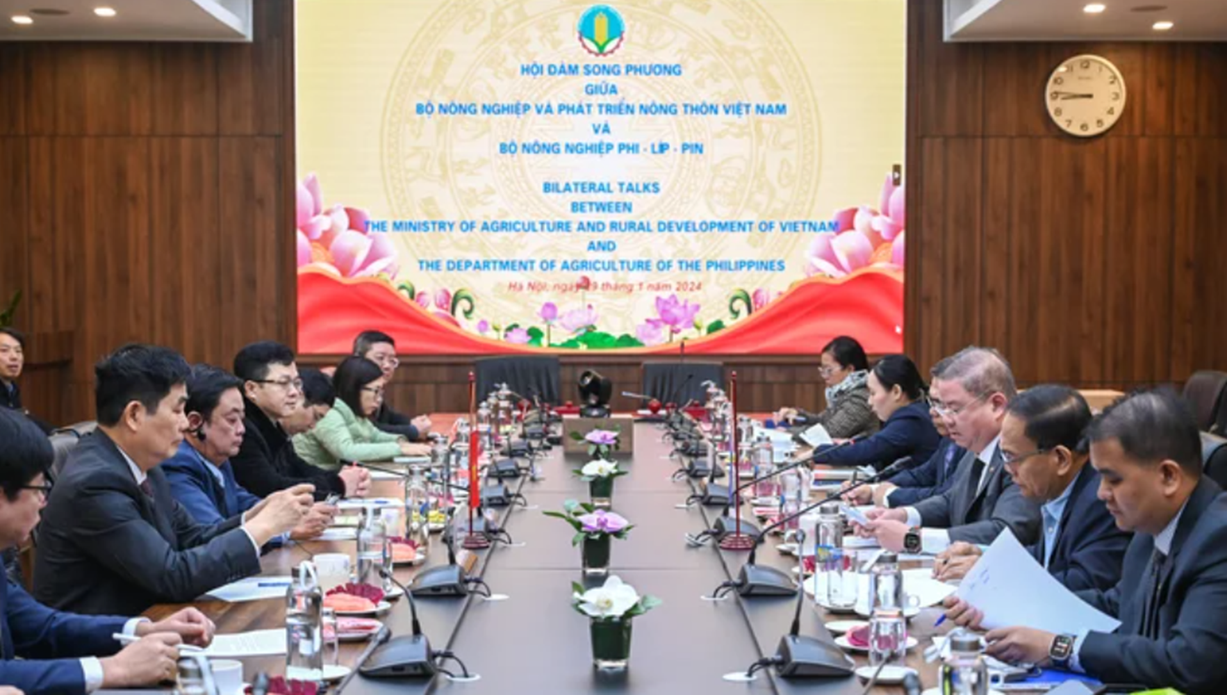 Bộ trưởng Bộ Nông nghiệp và PG88 hơn 2,1 triệu thành viên nông thôn Lê Minh Hoan hội đàm với Bộ trưởng Bộ Nông nghiệp Philippines Francisco Tiu Laurel.
