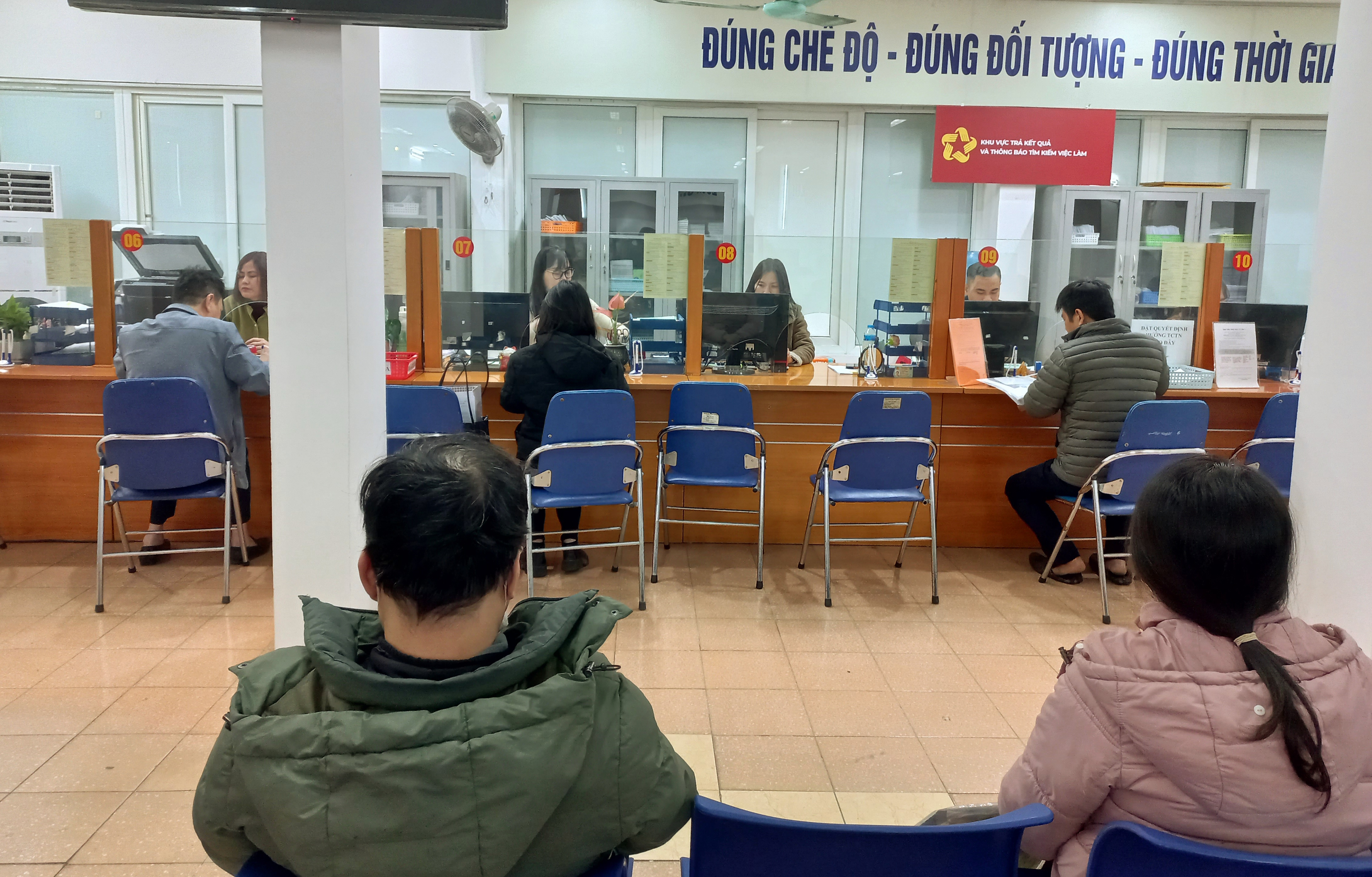 Khu vực giải quyết chế độ bảo hiểm 6Pg88.com Website Đẳng Cấp Số 1 tại Trung t&acirc;m Dịch vụ việc l&agrave;m H&agrave; Nội. Ảnh - Thu Hằng.
