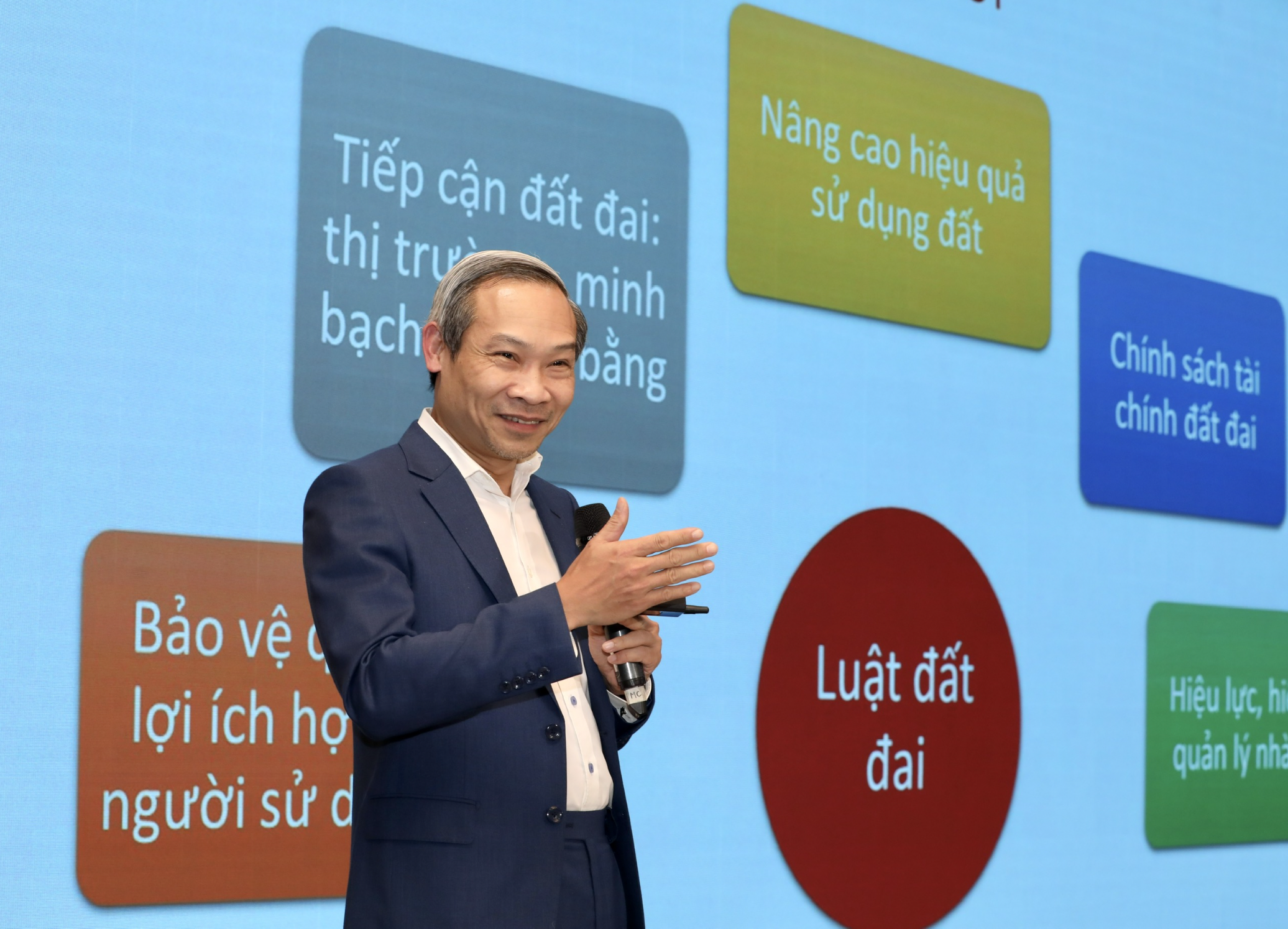 Ông Phan Đức Hiếu: 