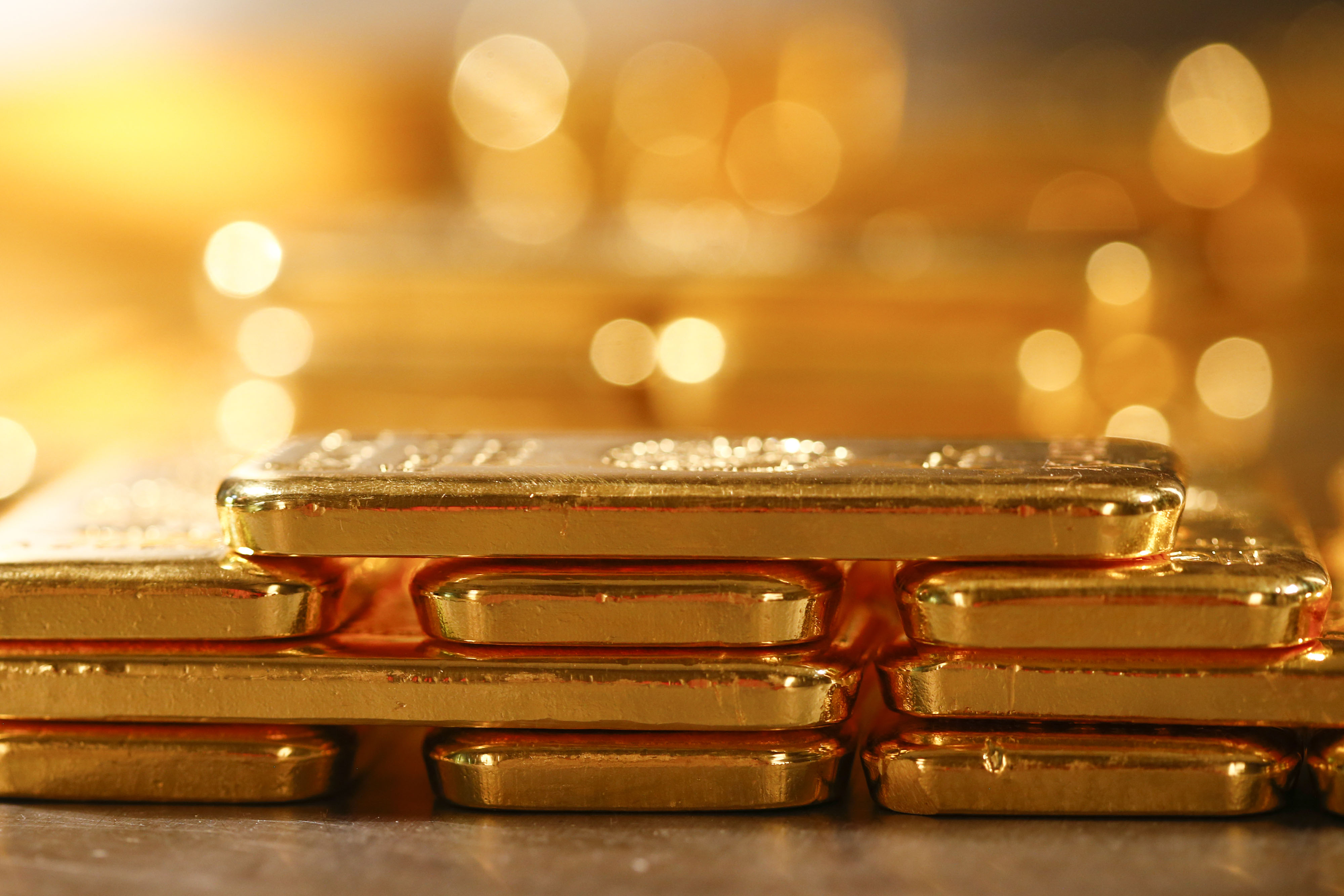 Giá vàng lao dốc xuống dưới 2.000 USD/oz sau báo cáo CPI Mỹ