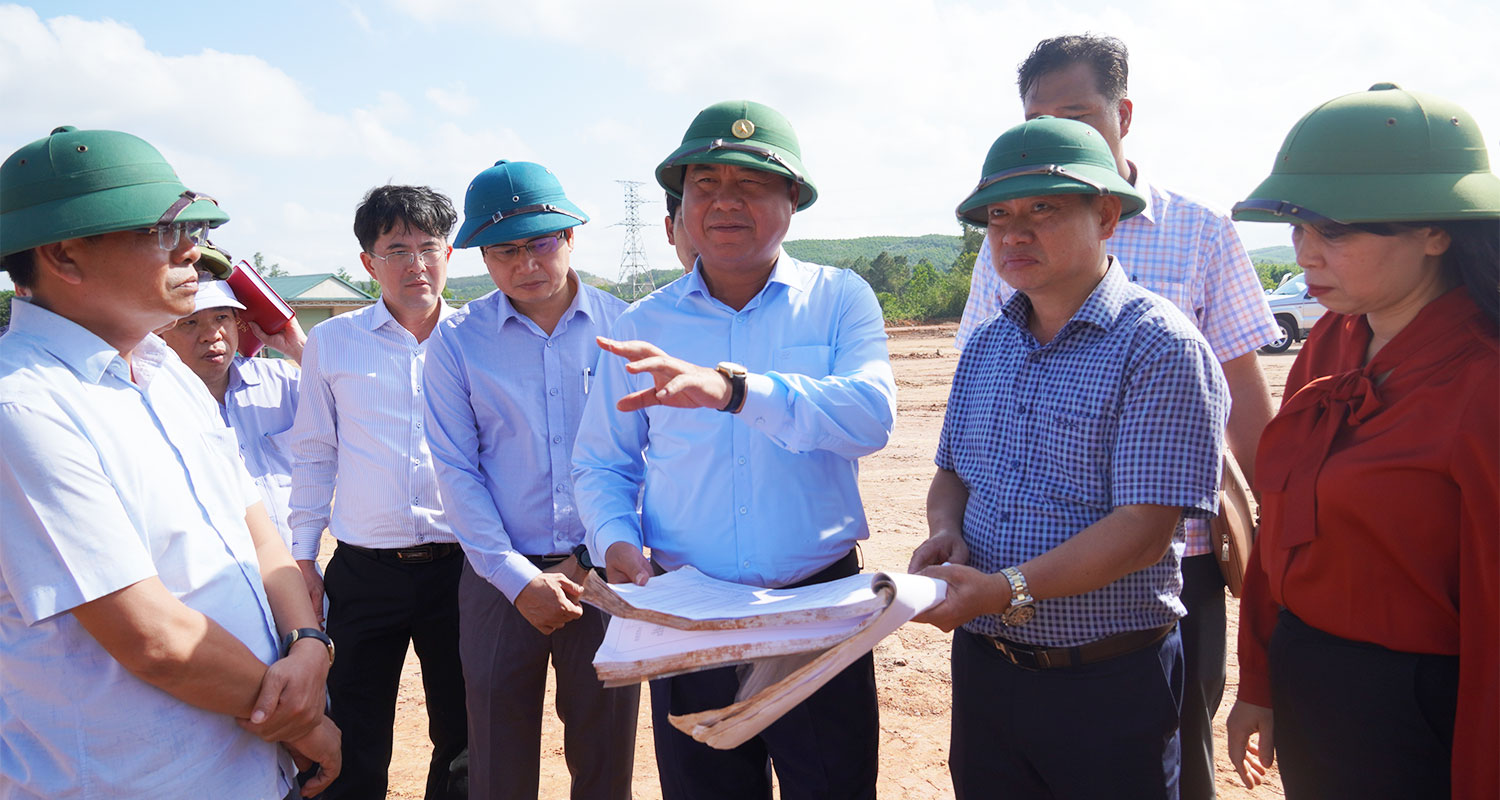 Chủ tịch UBND tỉnh Quảng Trị, &ocirc;ng V&otilde; Văn Hưng kiểm tra c&ocirc;ng t&aacute;c thi c&ocirc;ng khu t&aacute;i PG88 Sòng bạc trực tuyến TOP 1 Việt Nam | Casino, Nổ Hũ tại huyện Cam Lộ