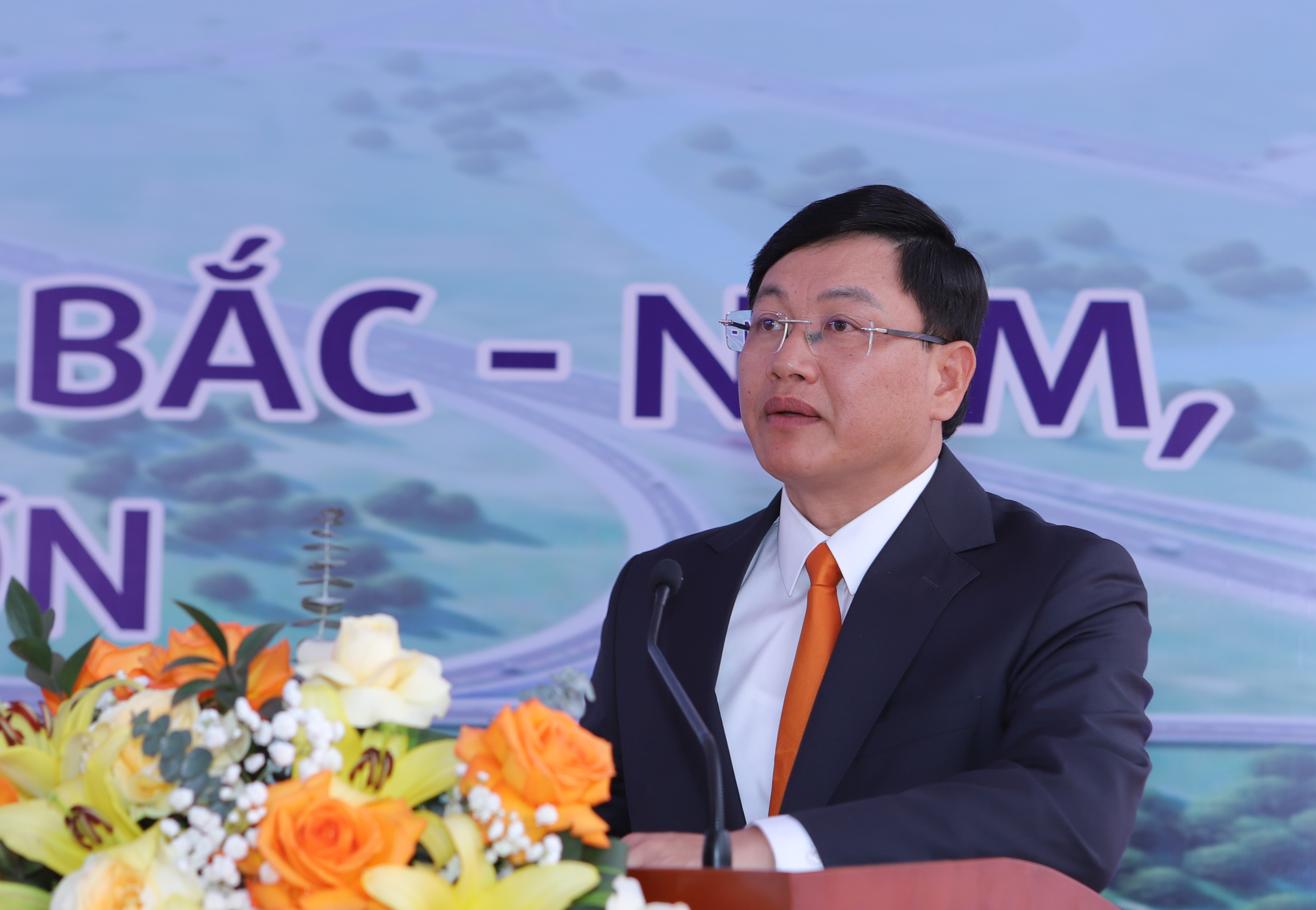 &Ocirc;ng Mai Xu&acirc;n Li&ecirc;m, Ph&oacute; Chủ tịch UBND tỉnh Thanh H&oacute;a ph&aacute;t biểu tại buổi lễ.