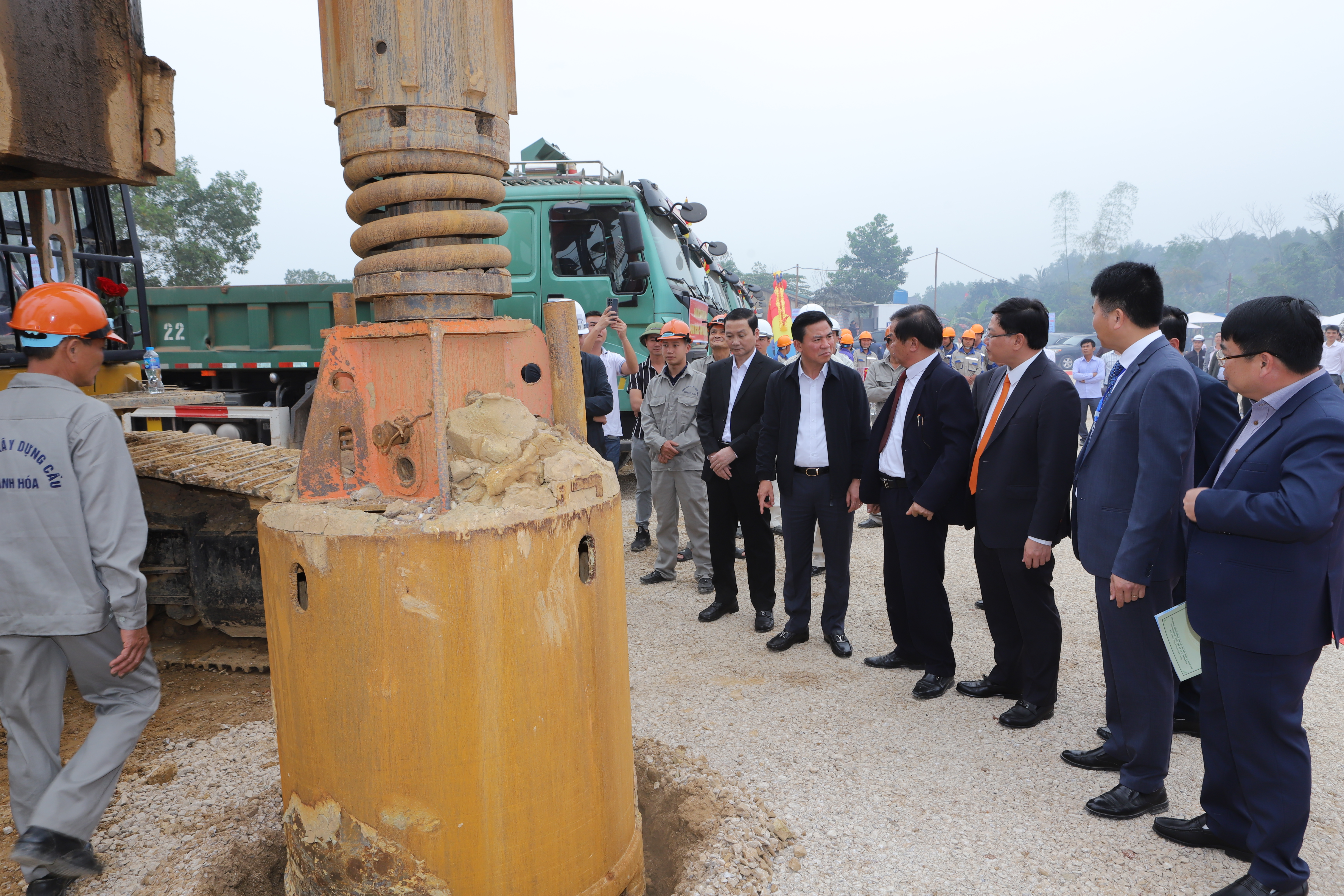 L&atilde;nh đạo tỉnh Thanh H&oacute;a&nbsp;động vi&ecirc;n c&aacute;c nh&agrave; thầu thực hiện dự &aacute;n đ&uacute;ng tiến độ đề ra
