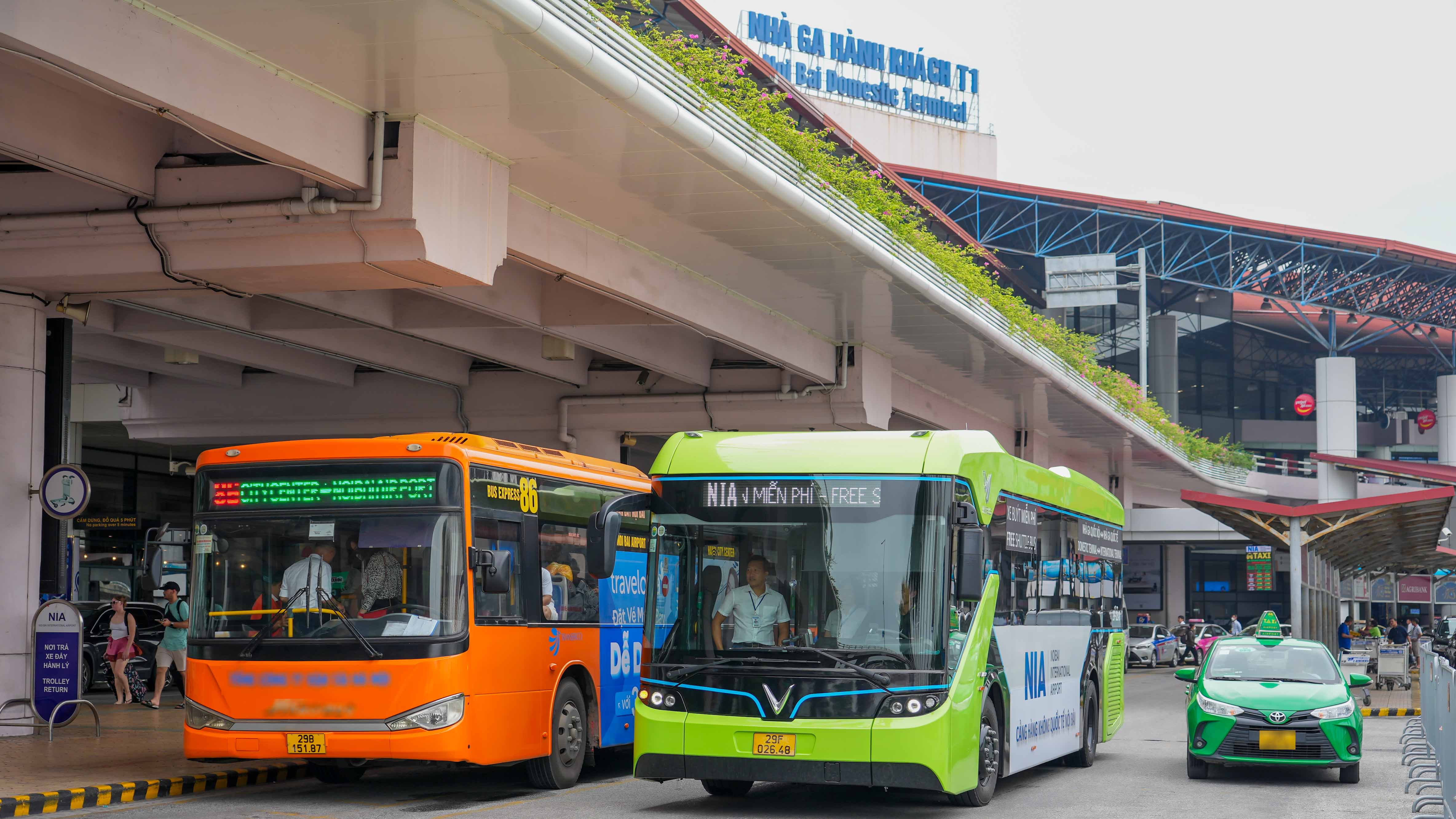 Năm 2019, cảng h&agrave;ng kh&ocirc;ng quốc tế Nội B&agrave;i của Việt Nam cũng lần thứ 4 li&ecirc;n tiếp c&oacute; mặt trong &ldquo;Top 100 s&acirc;n bay tốt nhất thế giới&rdquo; của Skytrax.