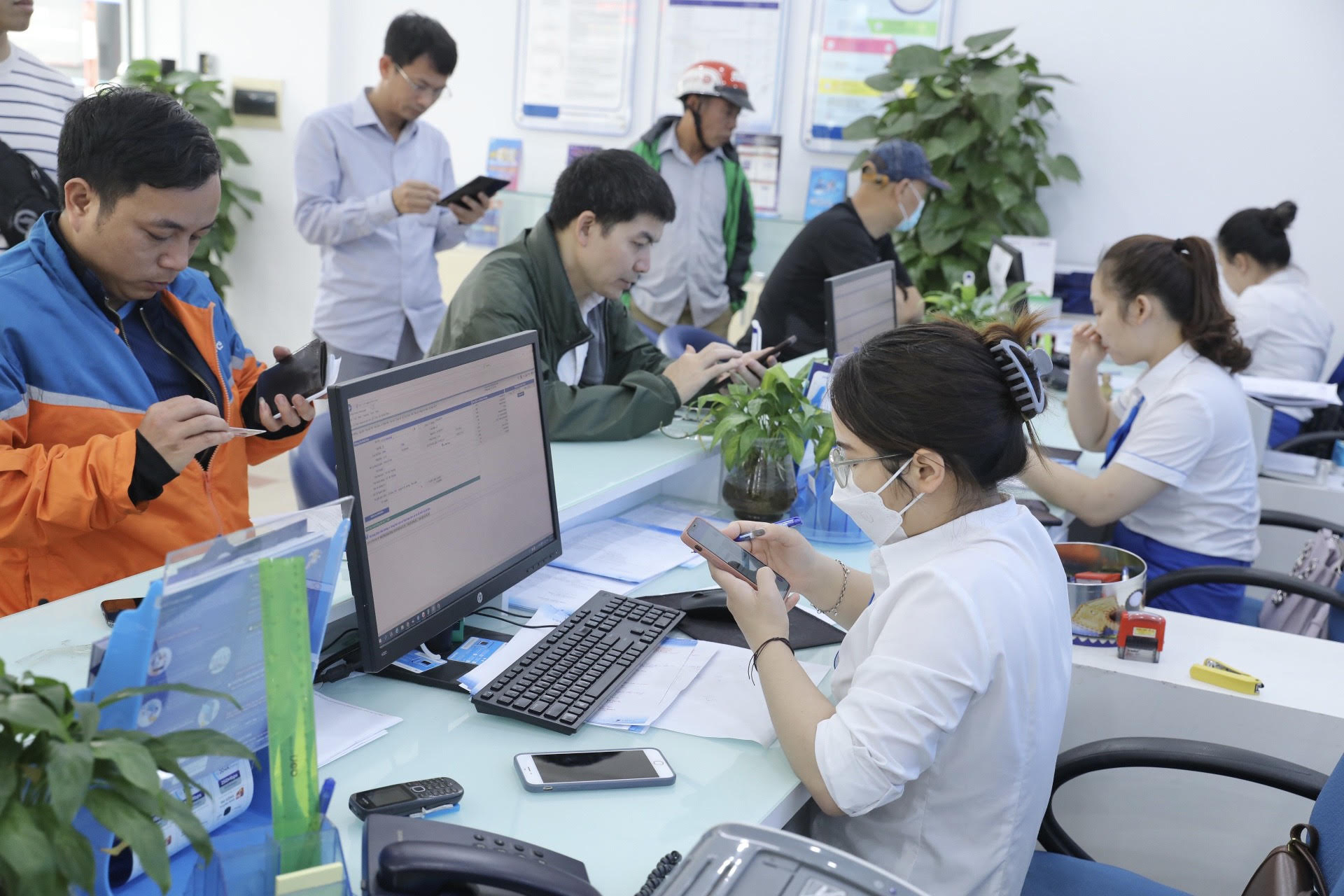 Bộ Thông tin và Truyền thông xây dựng kế hoạch đổi số thuê bao viễn thông - Ảnh minh họa.