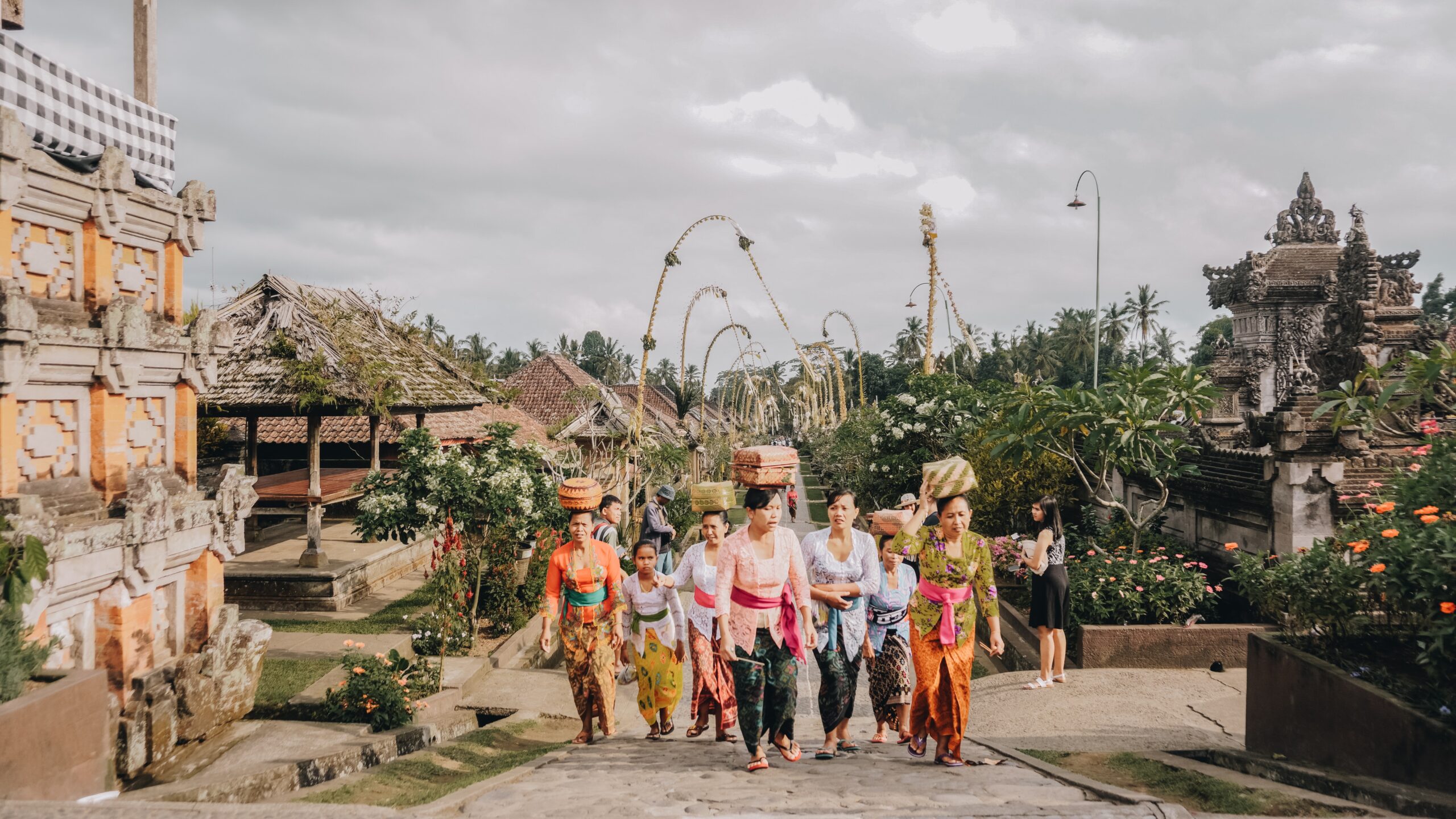 Bali bắt đầu &aacute;p khoản thuế du lịch với du kh&aacute;ch nước ngo&agrave;i nhằm đối ph&oacute; với hiện tượng qu&aacute; tải du lịch.