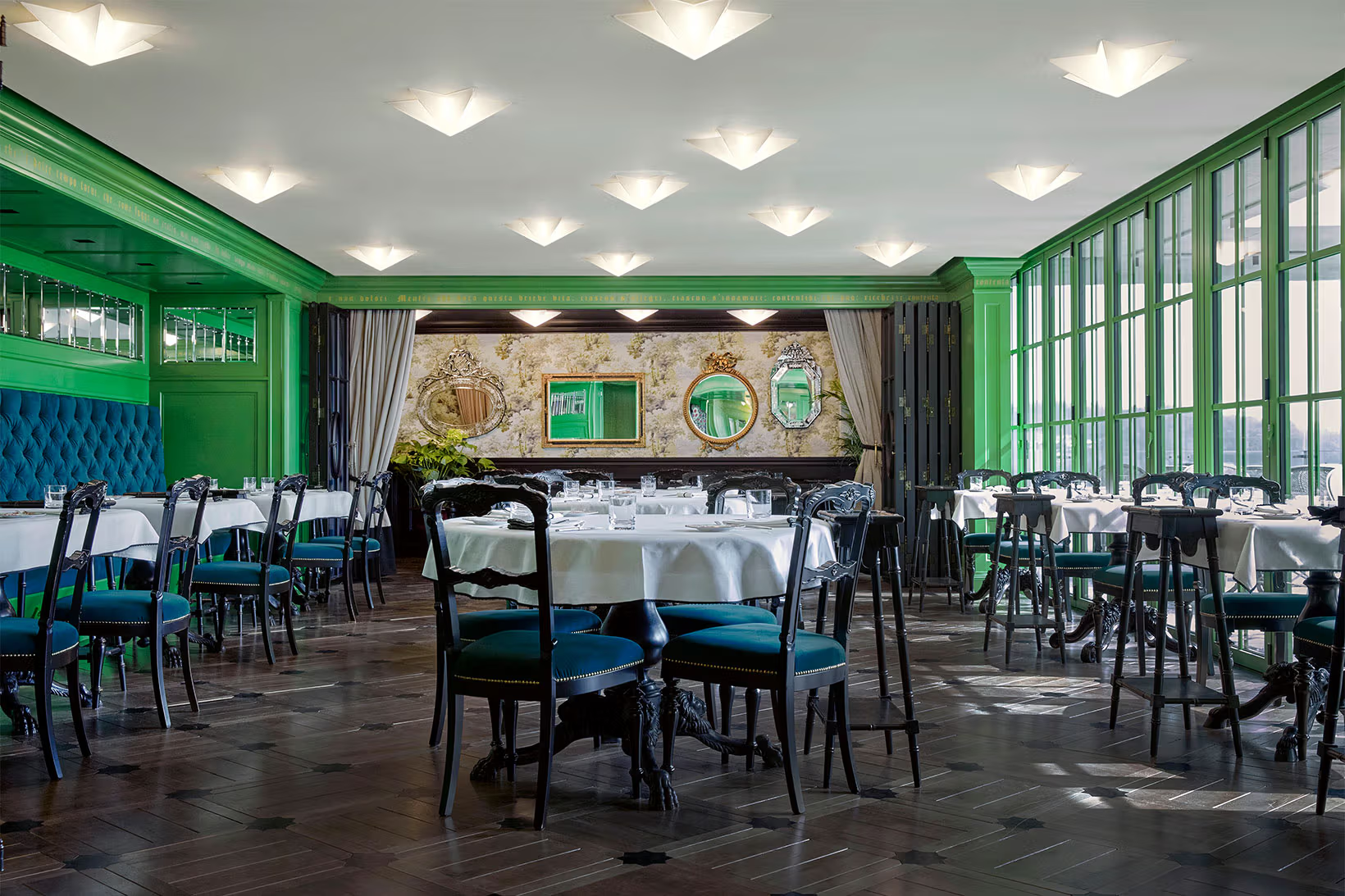 Nh&agrave; h&agrave;ng Gucci Osteria ở khu Itaewon của Seoul.