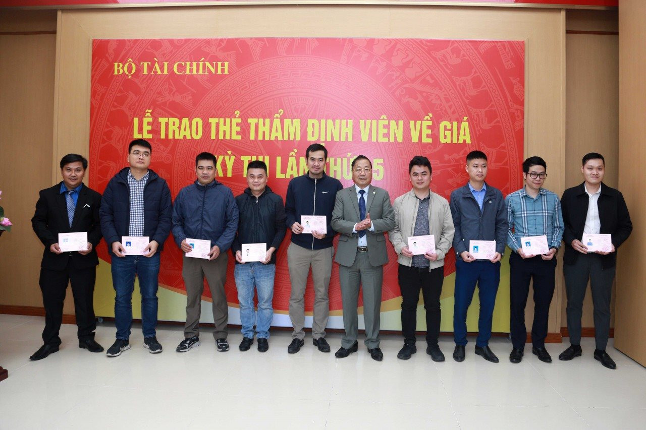 Đầu năm 2024, Bộ Pg88ok giải trí thể thao, casino, bắn cá và slot trao 161 thẻ thẩm định viên về giá, nâng tổng số thẩm định viên về giá được cấp thẻ lên 2.513 người.