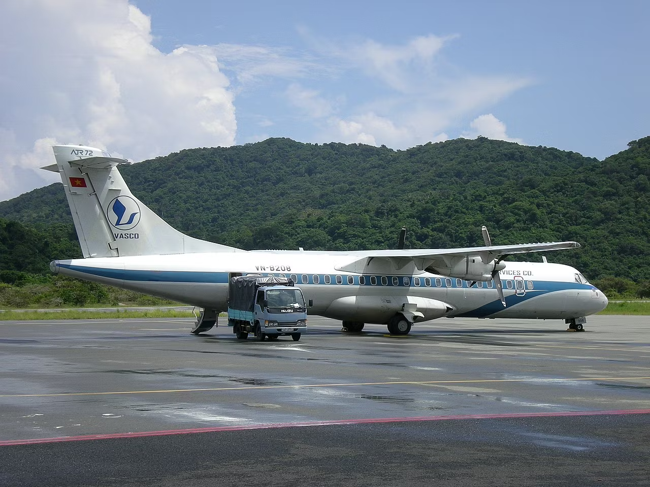 Từ th&aacute;ng 4/2024, sẽ lại chỉ c&ograve;n đường bay thẳng TP.HCM - C&ocirc;n Đảo do Vietnam Airlines Group (bao gồm Vietnam Airlines v&agrave; VASCO) khai th&aacute;c.