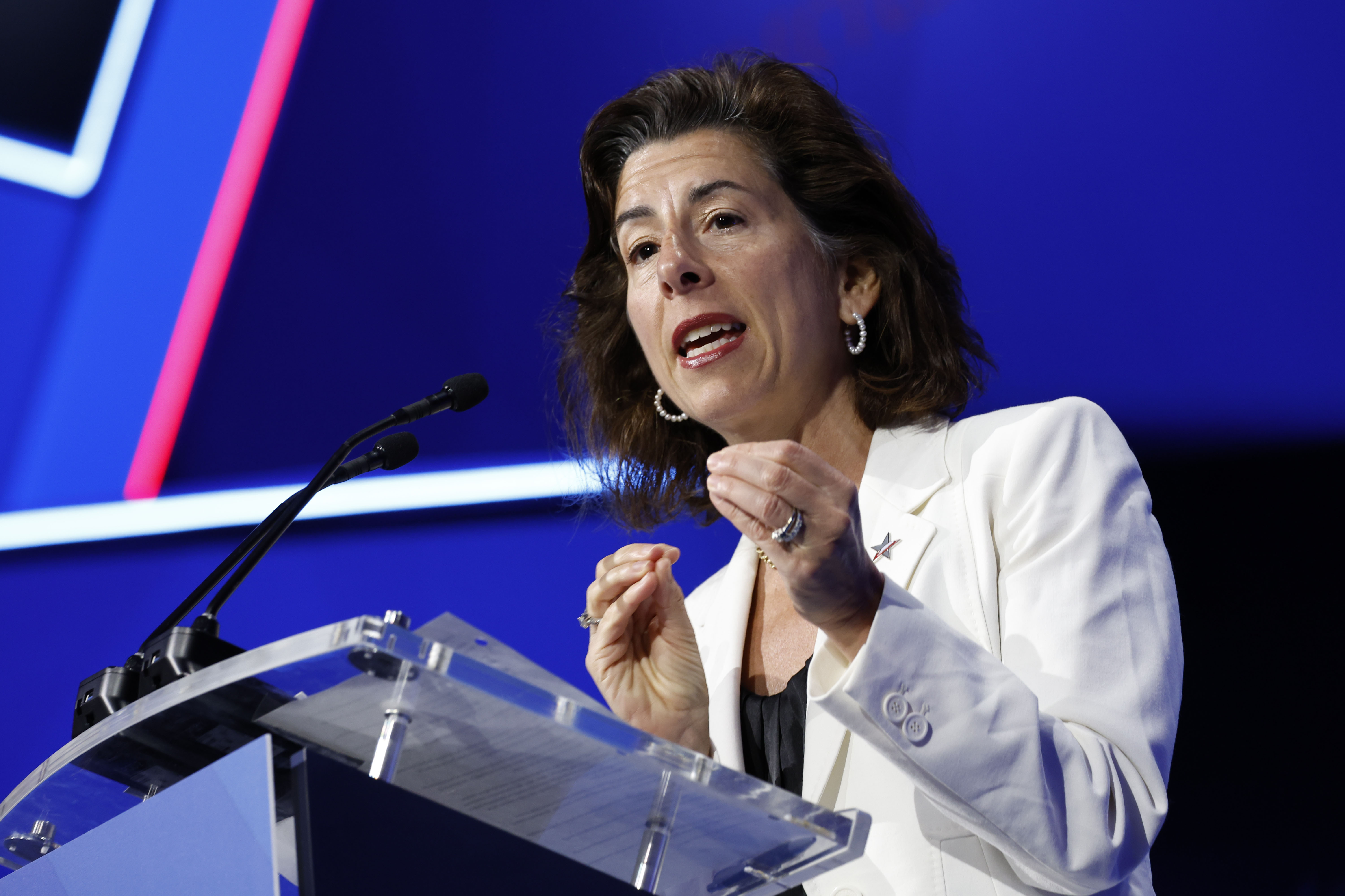 Bộ trưởng Bộ Pg88ok ưu đãi hấp dẫn Mỹ Gina Raimondo - Ảnh: Bloomberg.