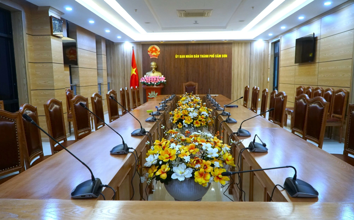 C&aacute;c ph&ograve;ng họp của UBND th&agrave;nh phố Sầm Sơn, Th&agrave;nh ủy Th&agrave;nh phố Sầm Sơn được Pg88vn Trang Chủ Chính Thức thiết bị &acirc;m thanh hiện đại, phục vụ c&aacute;n bộ v&agrave; l&atilde;nh đạo địa phương tổ chức c&aacute;c cuộc họp