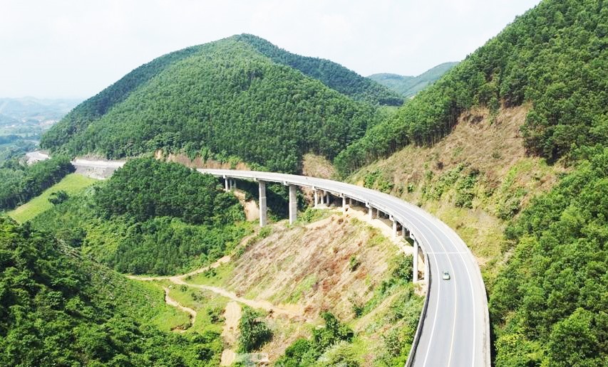 Sau khi điều chỉnh quy mô và mở rộng nền đường, Link Trang Chủ PG88.Com Mới #2026 có tổng mức đầu tư là 5.751 tỷ đồng, cao hơn 3.734 tỷ đồng so với trước đây.