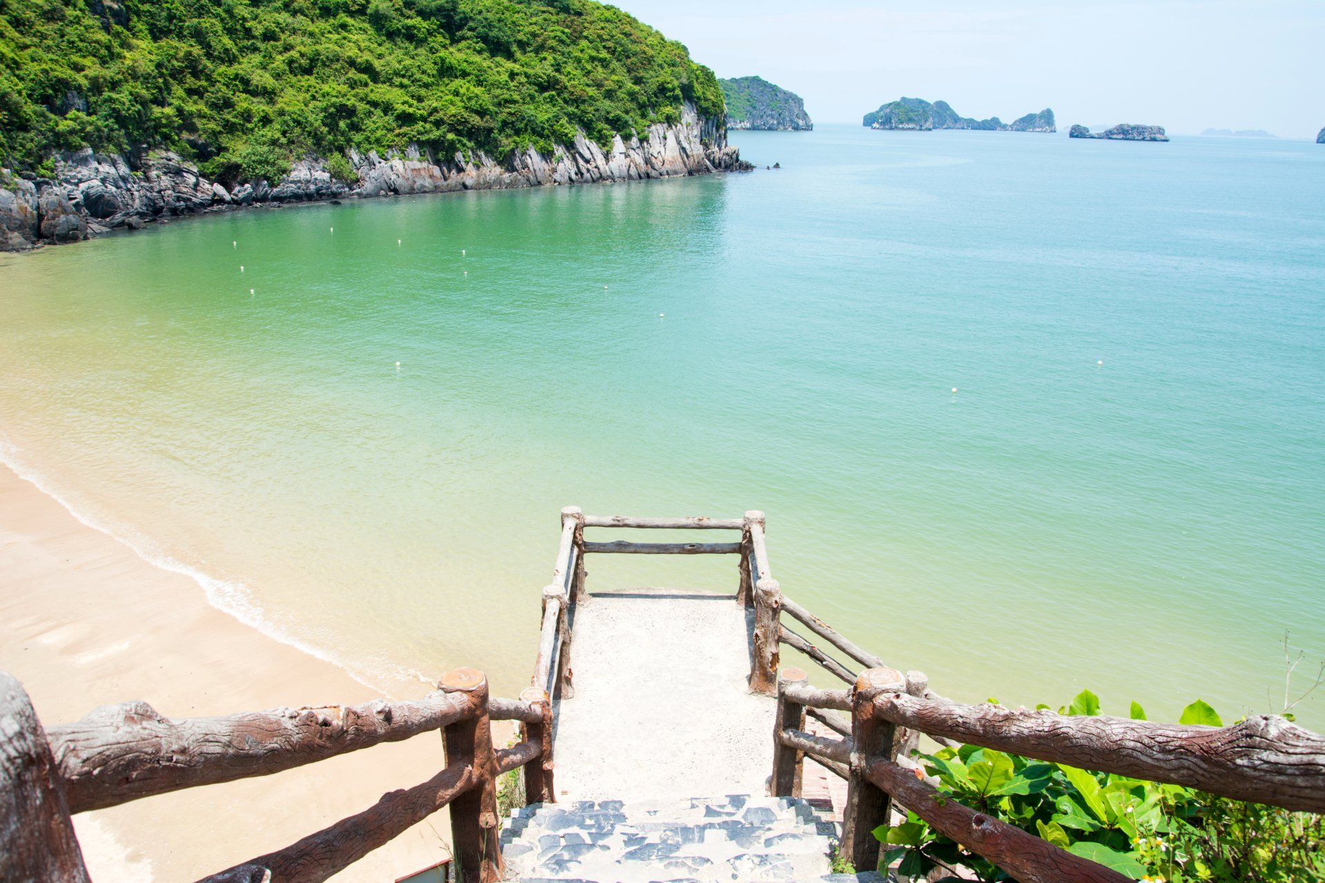 Chi ph&iacute;&nbsp;v&eacute; m&aacute;y bay&nbsp;lu&ocirc;n l&agrave; dịch vụ đầu v&agrave;o quyết định kh&aacute; lớn đến gi&aacute; tour.