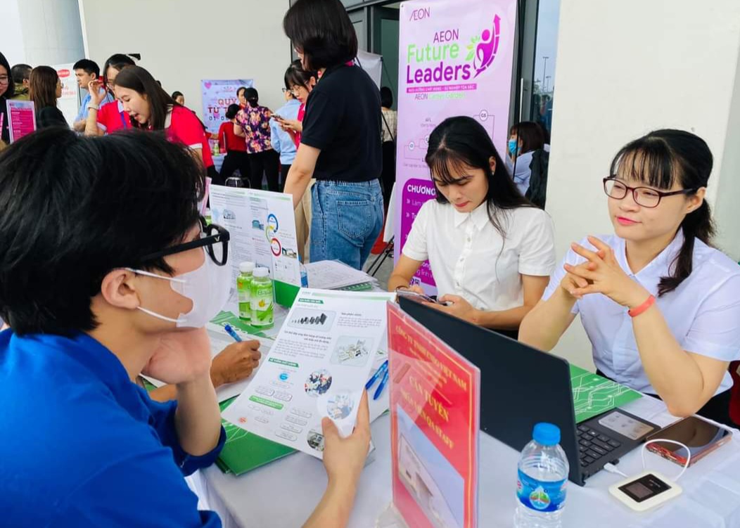 PG88 Link Dễ Nhớ Pg88.com tham gia tuyển PG88 Sòng bạc trực tuyến TOP 1 Việt Nam | Casino, Nổ Hũ tại c&aacute;c hội chợ việc l&agrave;m. Ảnh: Nhật Dương.