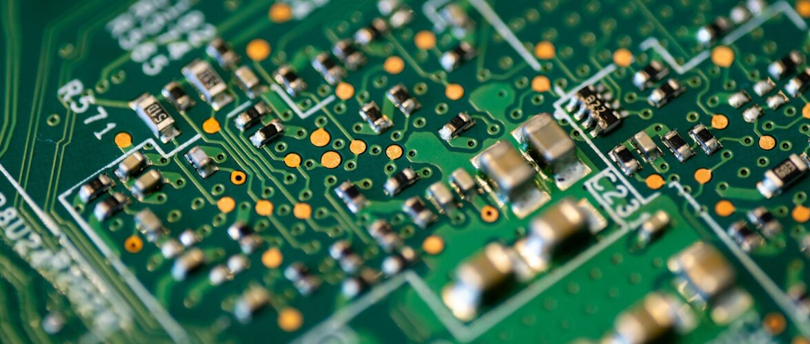 Trung Quốc suy thoái, các nhà cung cấp chip và linh kiện Nhật Bản bị vạ lây