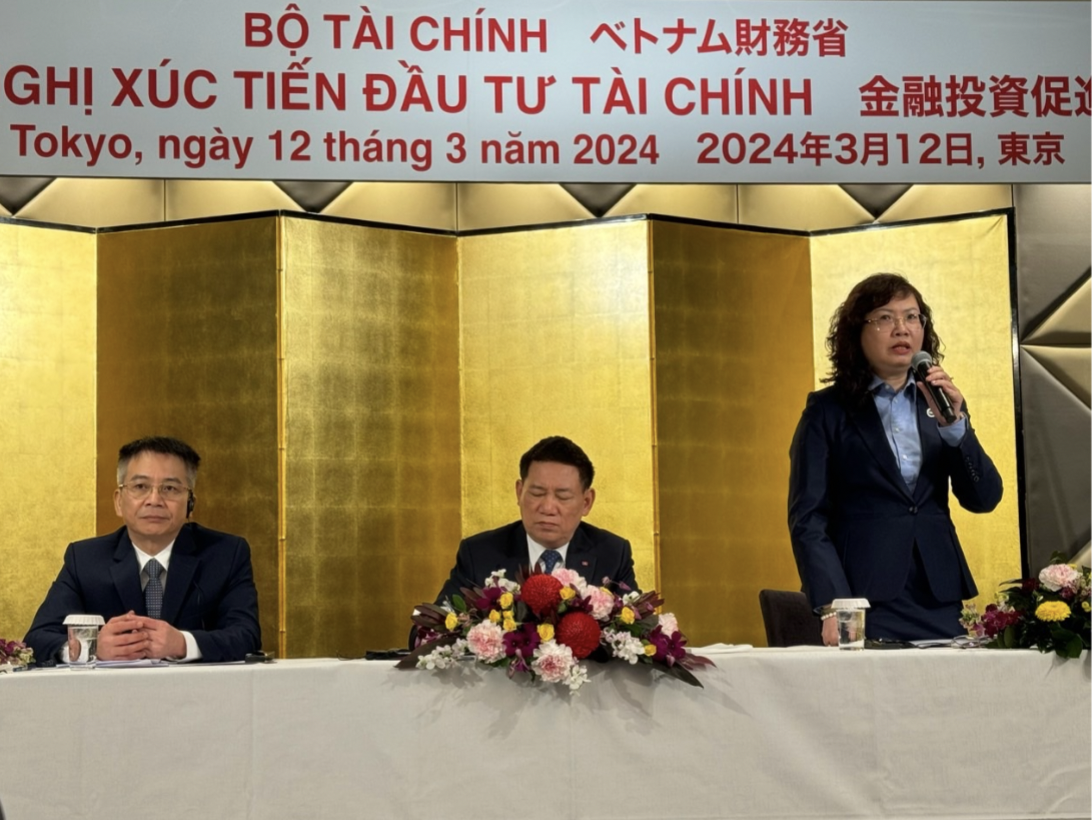 Bộ trưởng Bộ Pg88ok giải trí thể thao, casino, bắn cá và slot Hồ Đức Phớc (ngồi giữa) và Chủ tịch Ủy ban 6Pg88.com nhà cái Nhà nước Vũ Thị Chân Phương (bên phải) tại Hội nghị. 