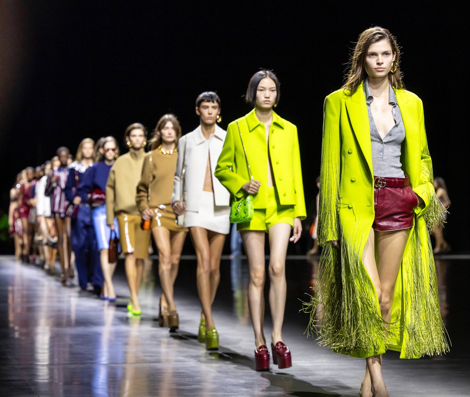 Mọi sự tr&ocirc;ng đợi đổ dồn v&agrave;o Gucci, thương hiệu chiếm hơn một nửa doanh thu v&agrave; khoảng 2/3 lợi nhuận hoạt động của Kering.&nbsp;