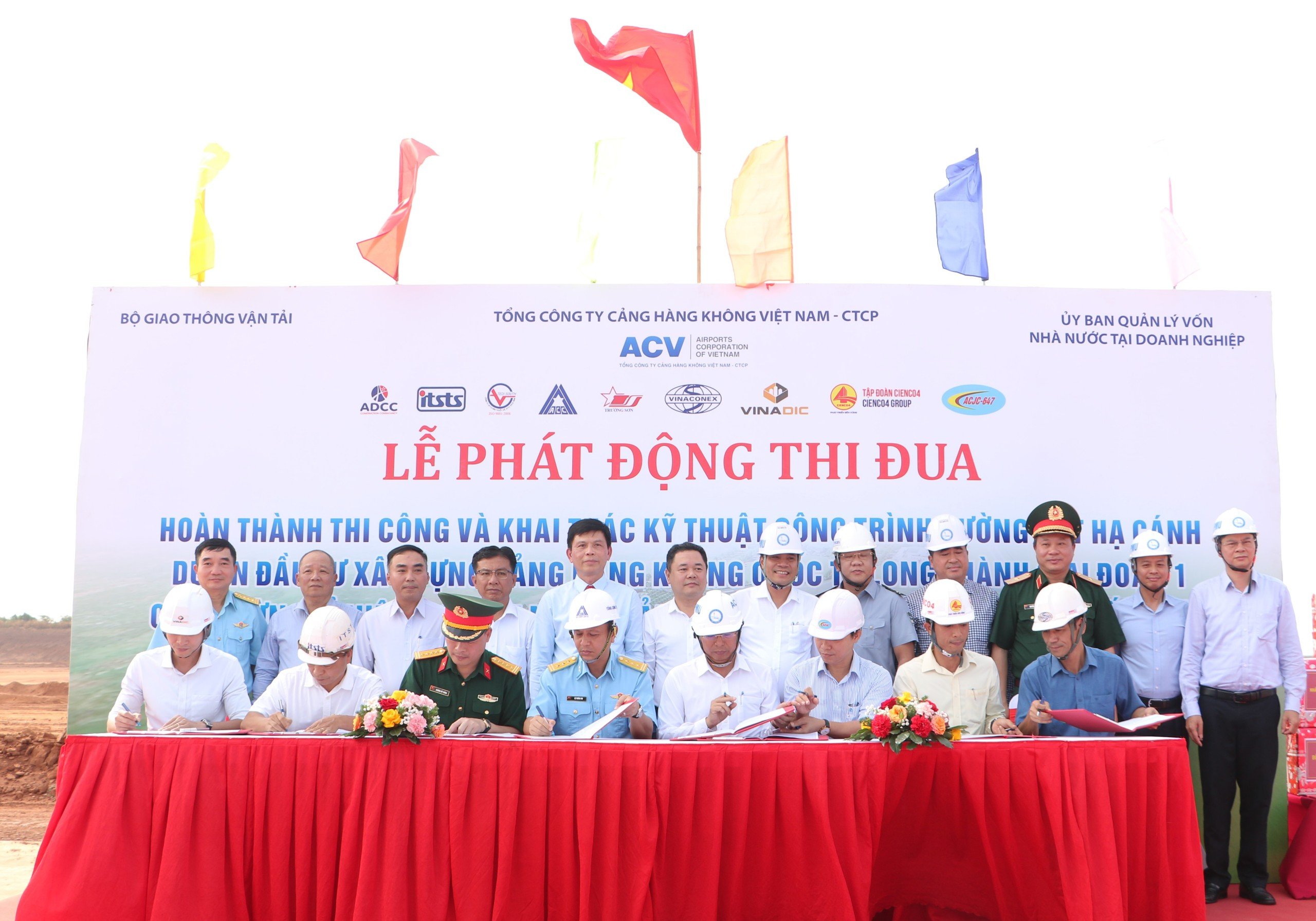 ACV v&agrave; c&aacute;c nh&agrave; thầu k&yacute; giao ước thi đua r&uacute;t ngắn tiến độ thi c&ocirc;ng đường cất hạ c&aacute;nh xuống 3 th&aacute;ng&nbsp;đường cất hạ c&aacute;nh s&acirc;n bay Long Th&agrave;nh.