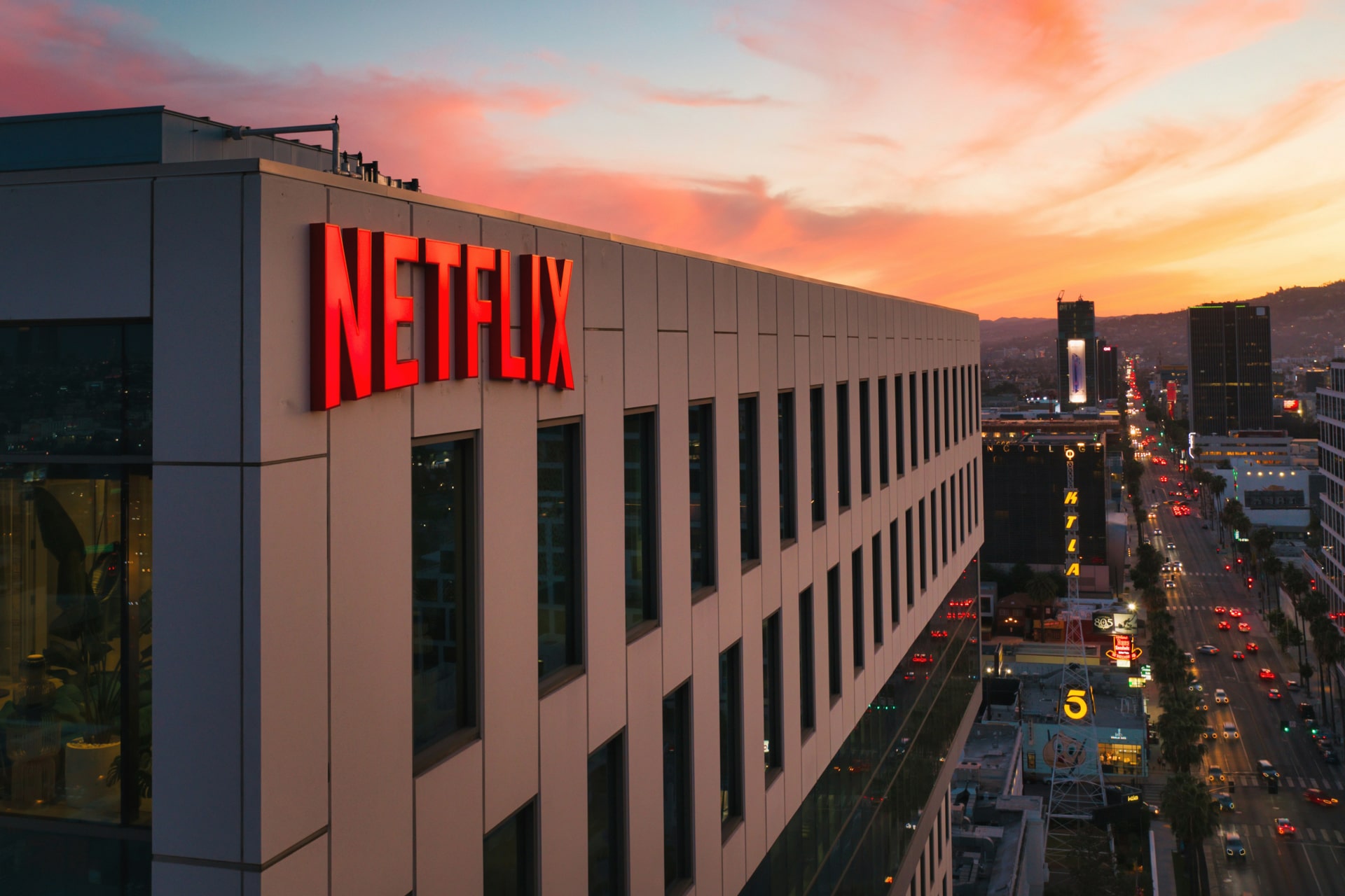 Các nhà sản xuất phim Trung Quốc đặt mục tiêu soán ngôi Netflix