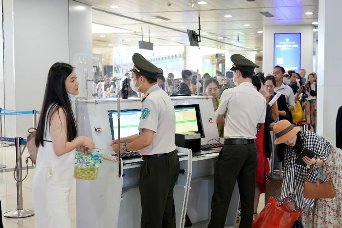 Cục Hàng không lưu ý lượng khách quốc tế bị từ chối nhập cảnh Việt Nam tăng mạnh