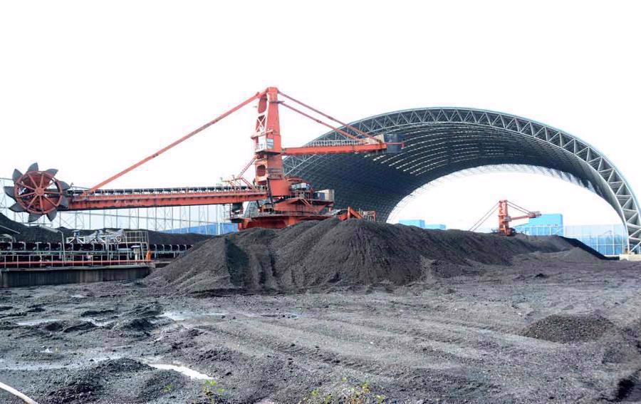 Từng c&oacute; &yacute; kiến đề nghị sử dụng xỉ than (tro bay) thu được từ c&aacute;c nh&agrave; m&aacute;y nhiệt điện chạy than, l&agrave;m vật liệu san lấp thay thế c&aacute;t s&ocirc;ng đang ng&agrave;y c&agrave;ng khan hiếm.