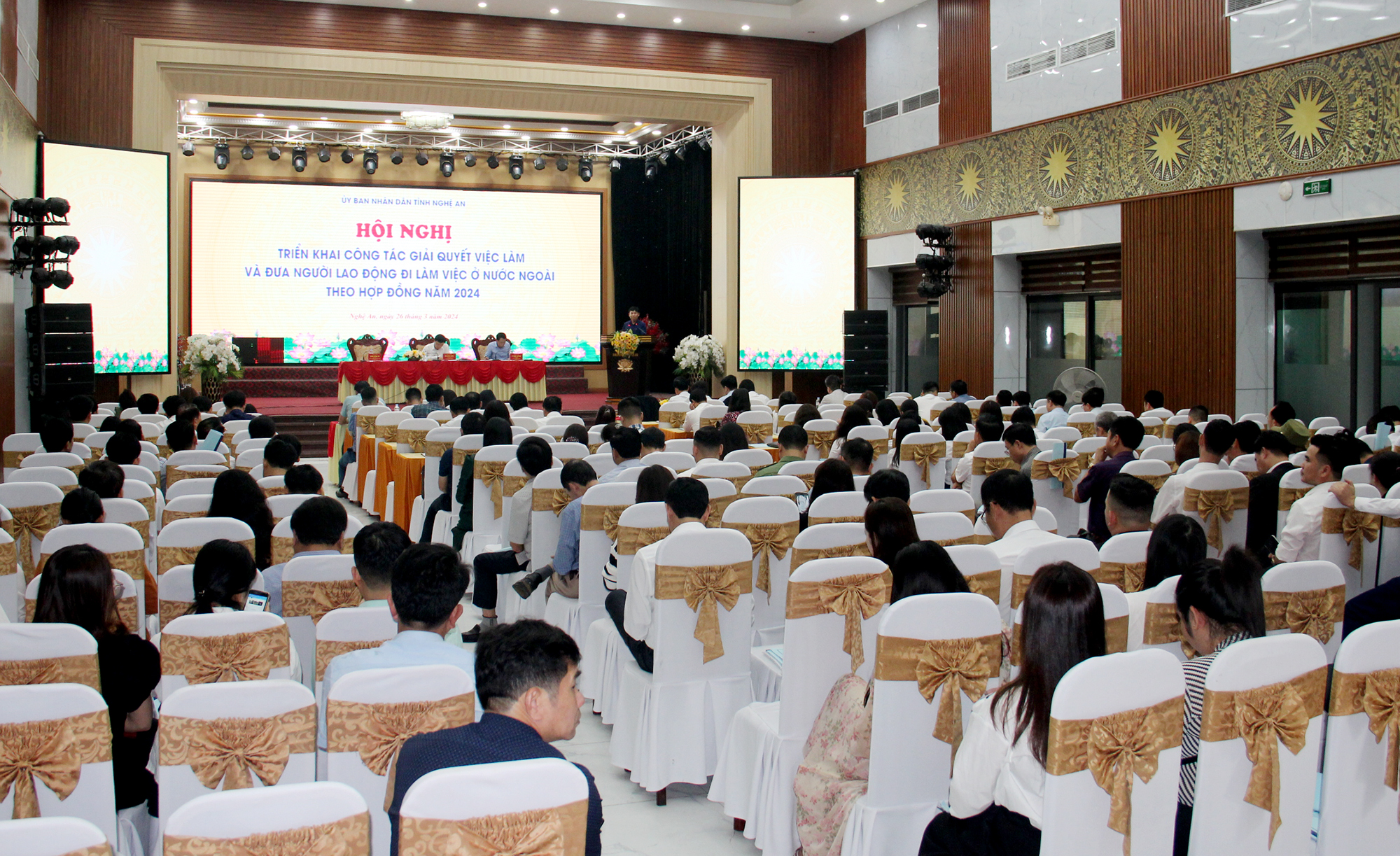 To&agrave;n cảnh hội nghị