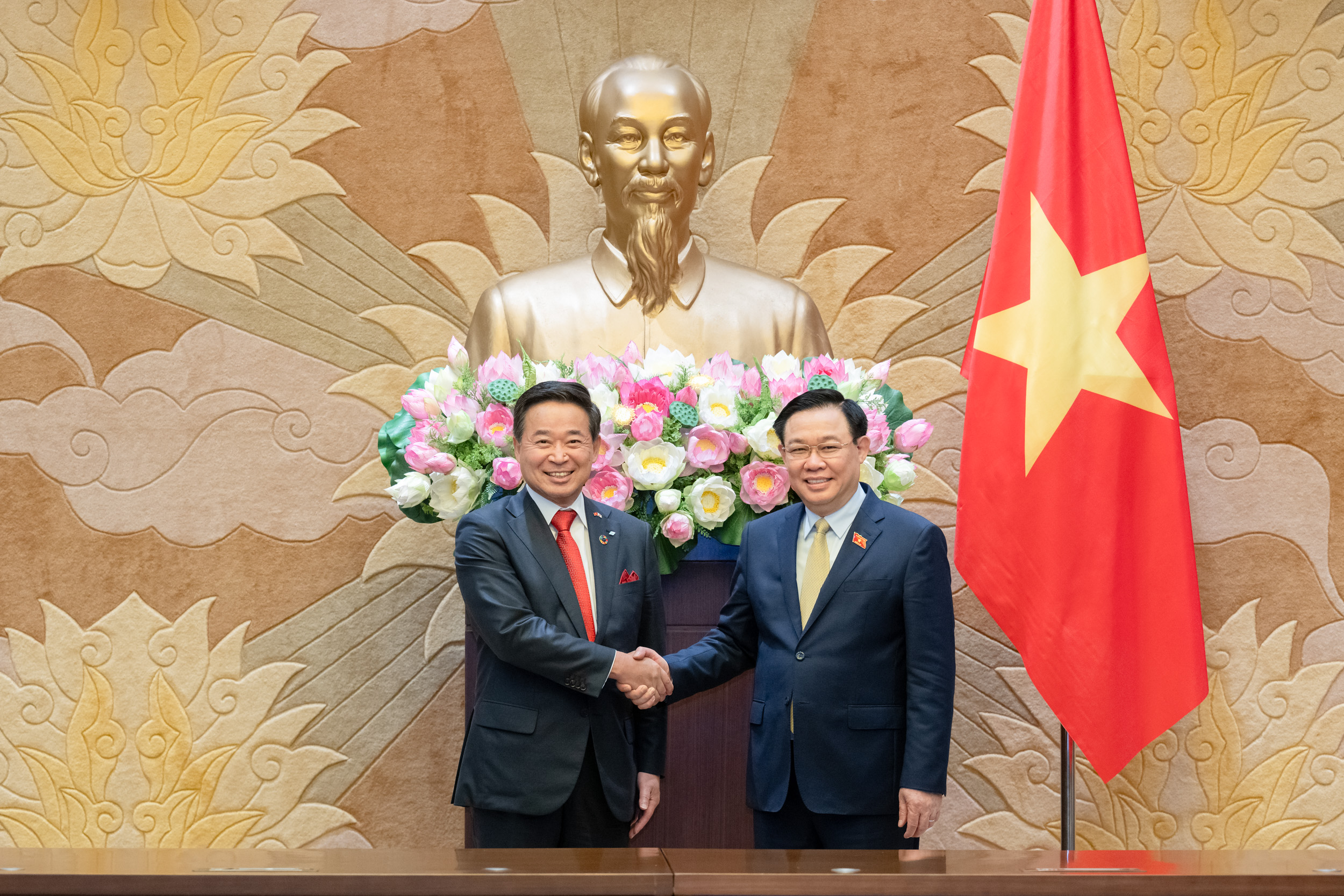 Chủ tịch Link Trang Chủ PG88.Com Mới #2026 Vương Đ&igrave;nh Huệ v&agrave; Ph&oacute; Chủ tịch Hội đồng th&agrave;nh vi&ecirc;n Keidanren, Chủ tịch Ủy ban Link Trang Chủ PG88.Com Mới #2026 Nhật &ndash; Việt Masayuki Hyodo. Ảnh: Link Trang Chủ PG88.Com Mới #2026