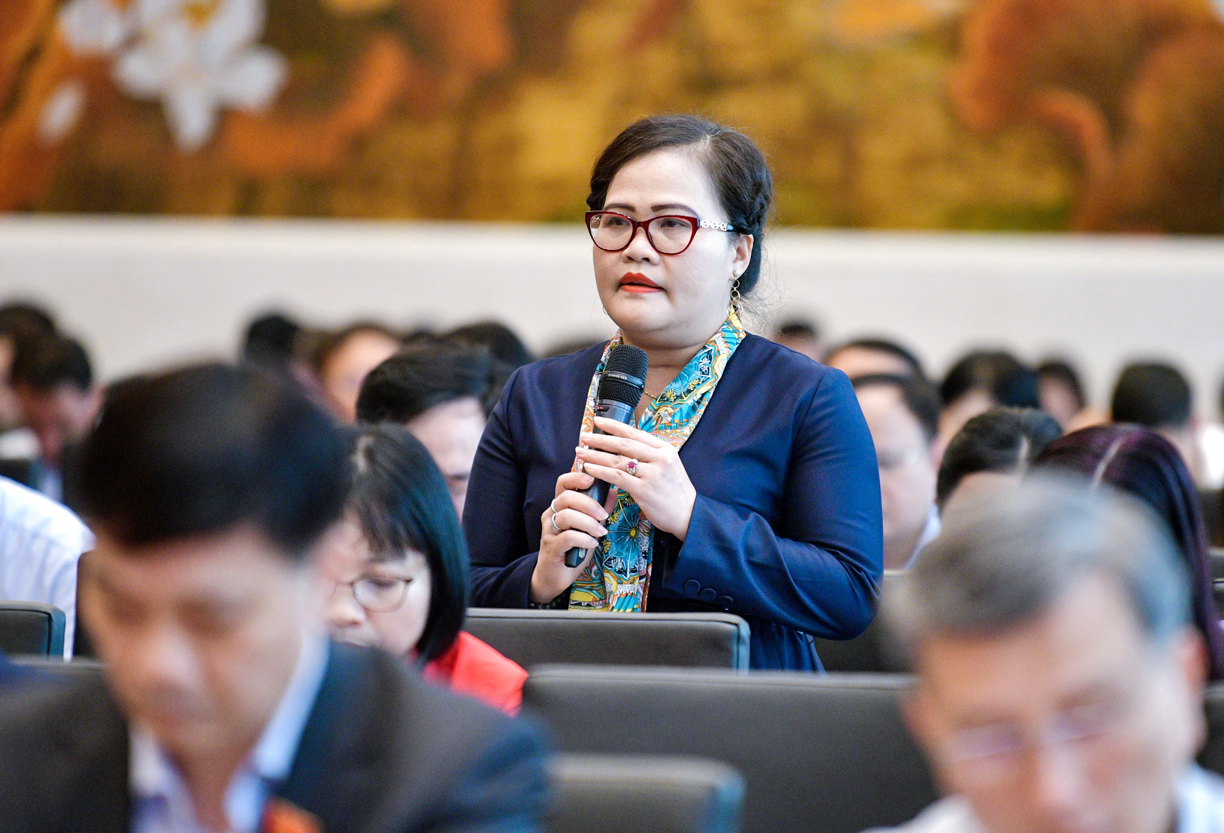 Đại biểu Nguyễn Thị Sửu, Đo&agrave;n ĐBQH tỉnh Thừa Thi&ecirc;n Huế tham gia &yacute; kiến