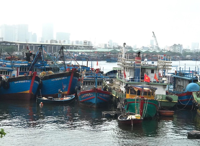 C&ocirc;ng t&aacute;c thi c&ocirc;ng nạo v&eacute;t &acirc;u thuyền Thọ Quang vẫn bảo đảm duy tr&igrave; c&aacute;c hoạt động b&igrave;nh thường của khu vực &acirc;u thuyền. Ảnh Ng&ocirc; Anh Văn