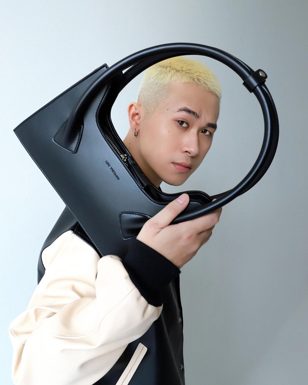 NTK Lưu Việt Anh c&ugrave;ng t&uacute;i Gi&oacute;ng.&nbsp; Ảnh: LUU VIETANH &nbsp;