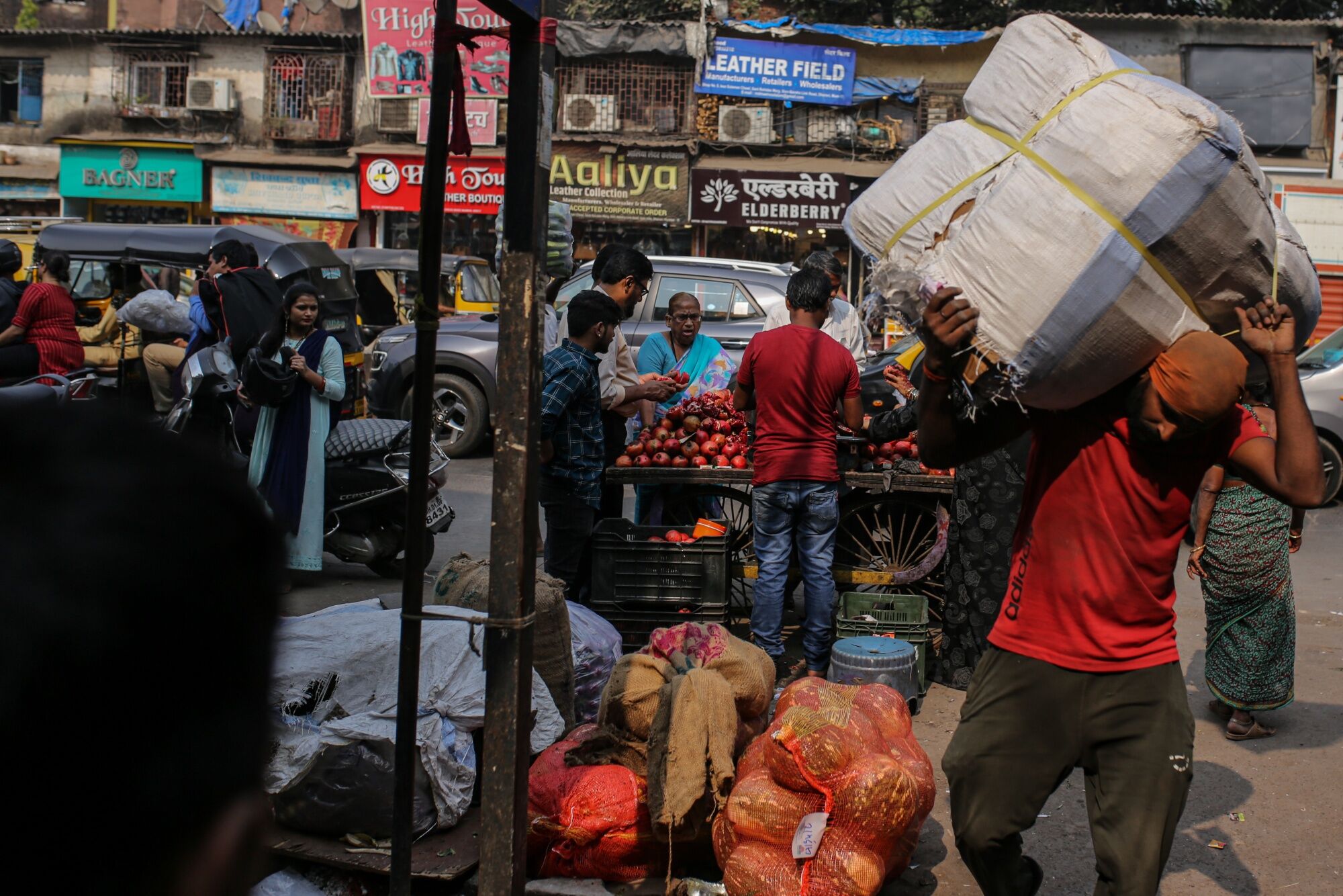 Đường phố ở Mumbai, Ấn Độ - Ảnh: Bloomberg.
