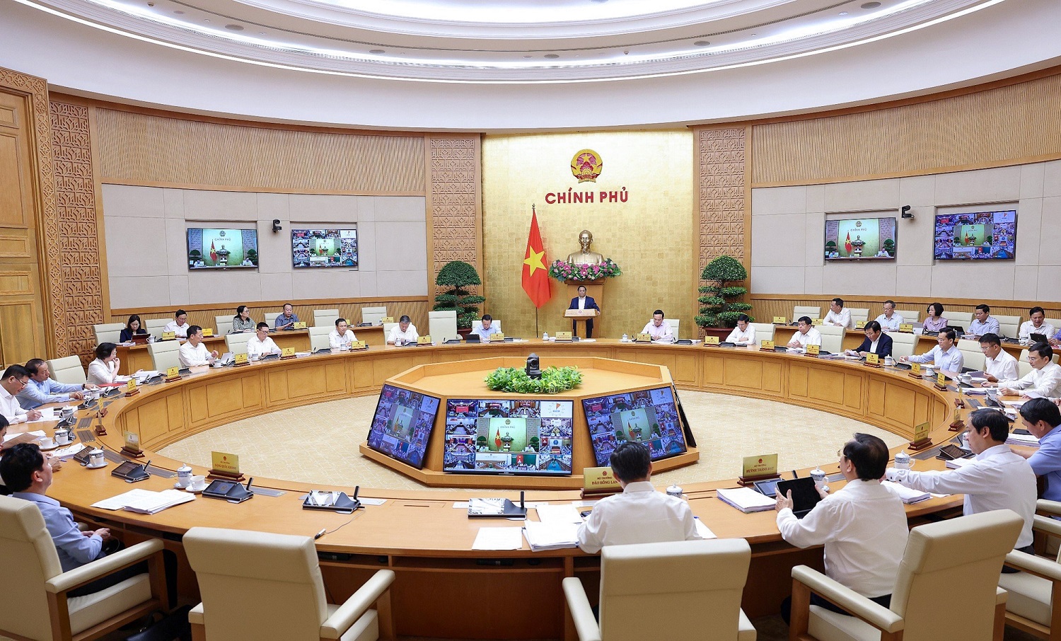 Thủ tướng Phạm Minh Ch&iacute;nh chủ tr&igrave; phi&ecirc;n họp Ch&iacute;nh phủ thường kỳ th&aacute;ng 3/2024. Ảnh: VGP.