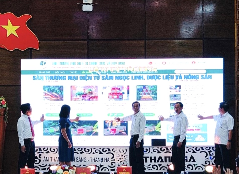 Nghi thức khai trương S&agrave;n TMĐT S&acirc;m Ngọc Linh v&agrave; c&aacute;c sản phẩm dược liệu.