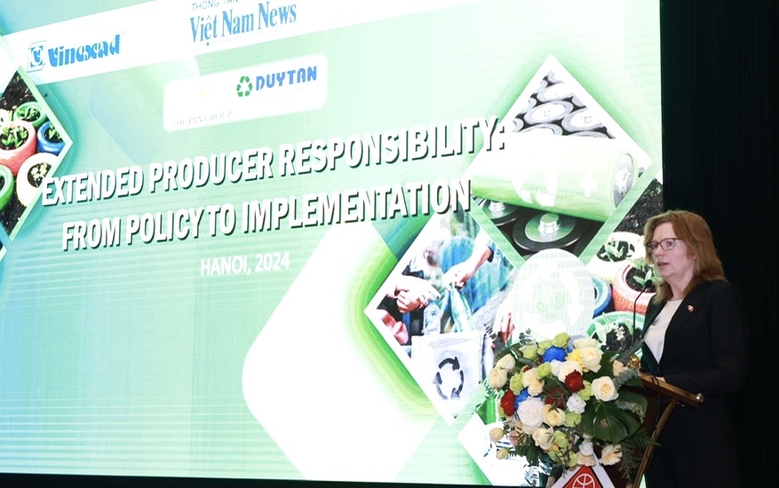 B&agrave; Mette Moglestue Ph&oacute; Đại sứ Nauy tại Việt Nam chia sẻ tại hội thảo.