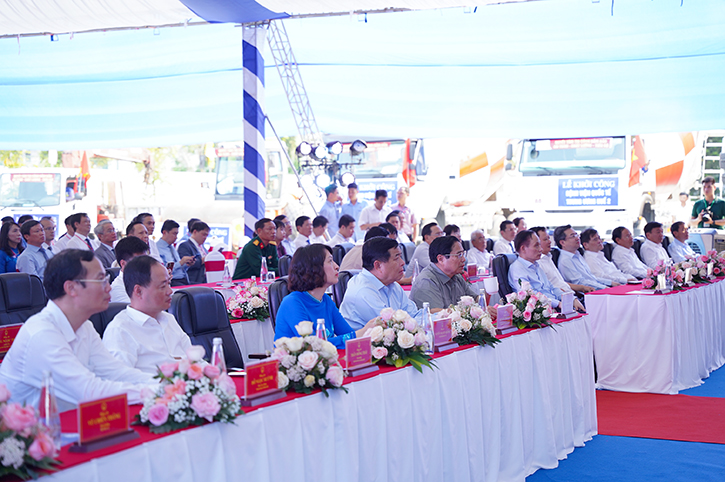 C&aacute;c đại biểu tham dự tại lễ khởi c&ocirc;ng