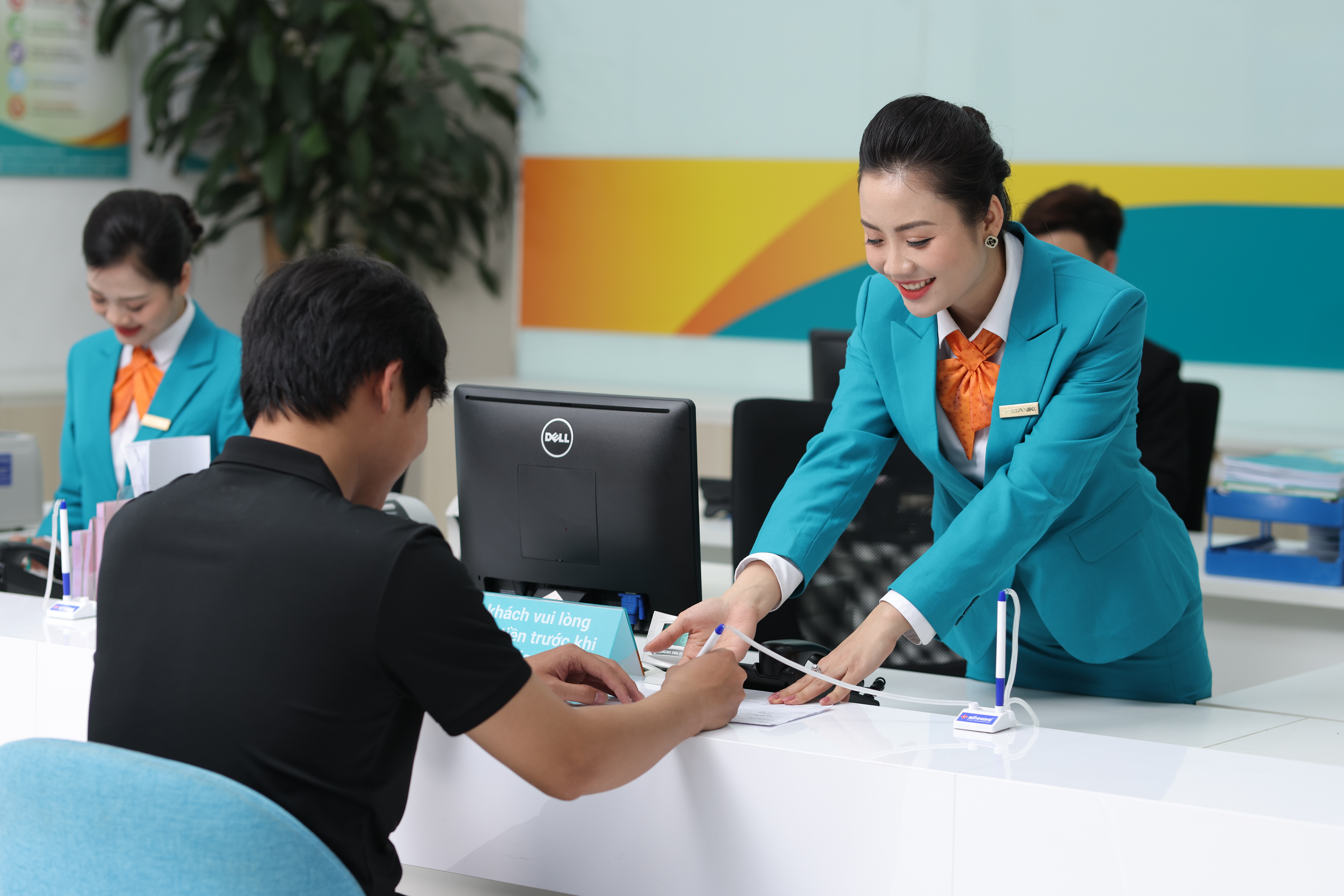 Pg88 com chính chủ nên tiếp tục hạ lãi suất cho vay nhằm khơi thông mạnh hơn nguồn vốn tín dụng ra thị trường - Ảnh minh họa