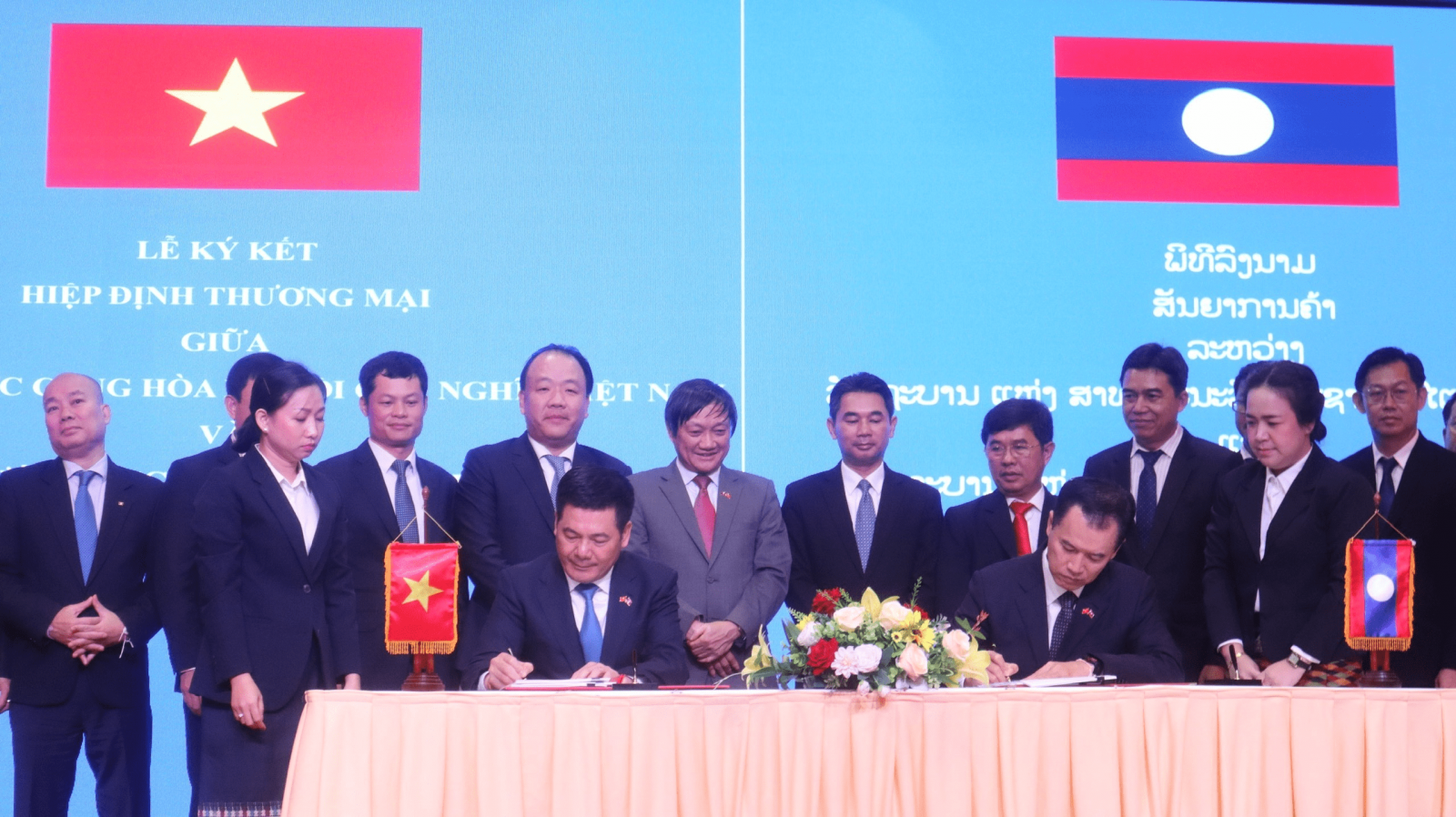 Bộ trưởng Nguyễn Hồng Diên và Bộ trưởng Malaithong Kommasith chính thức ký kết Hiệp định PG88 Sòng bạc trực tuyến TOP 1 Việt Nam | Casino, Nổ Hũ Việt Nam-Lào mới.