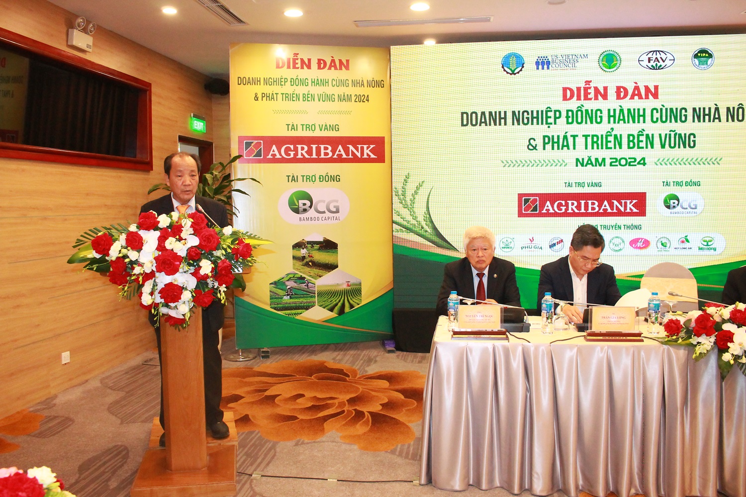&Ocirc;ng Hồ Xu&acirc;n H&ugrave;ng: 
