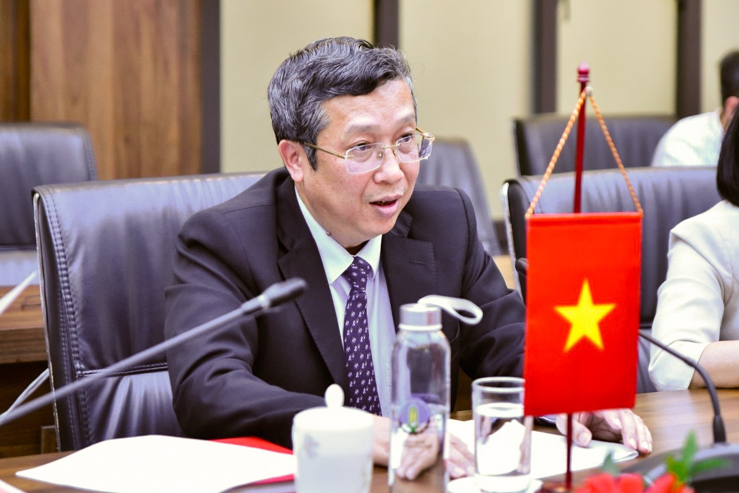 Thứ trưởng Ho&agrave;ng Trung: 